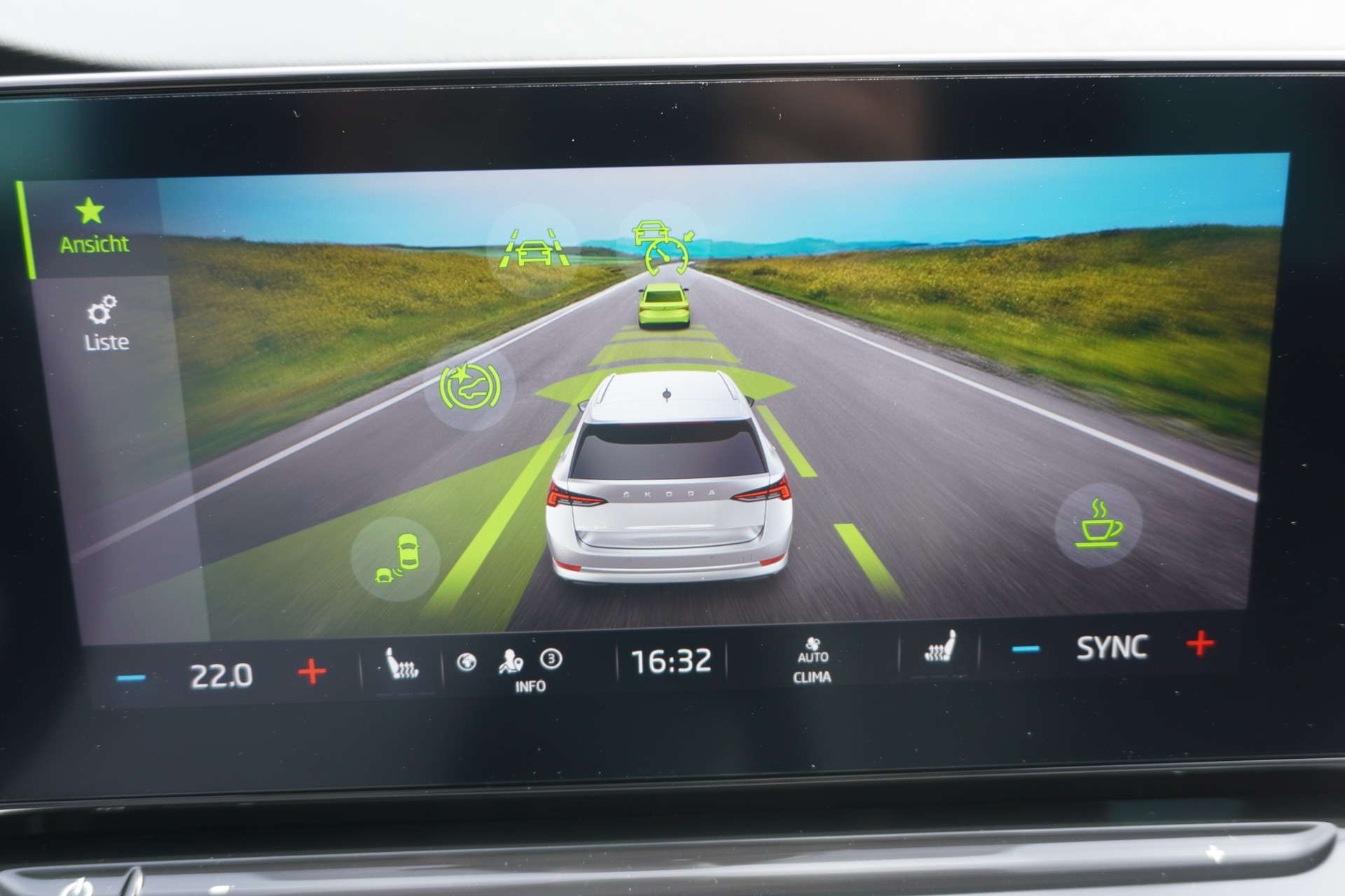 SKODA Octavia Combi 2.0 TDI DSG Ambition-image-29