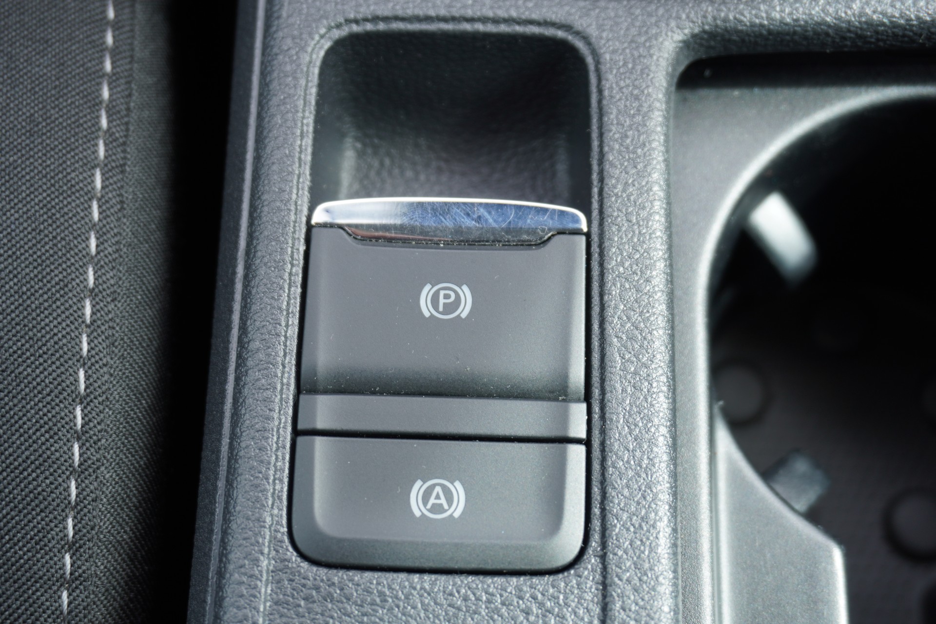 SKODA Octavia Combi 2.0 TDI DSG Ambition-image-16
