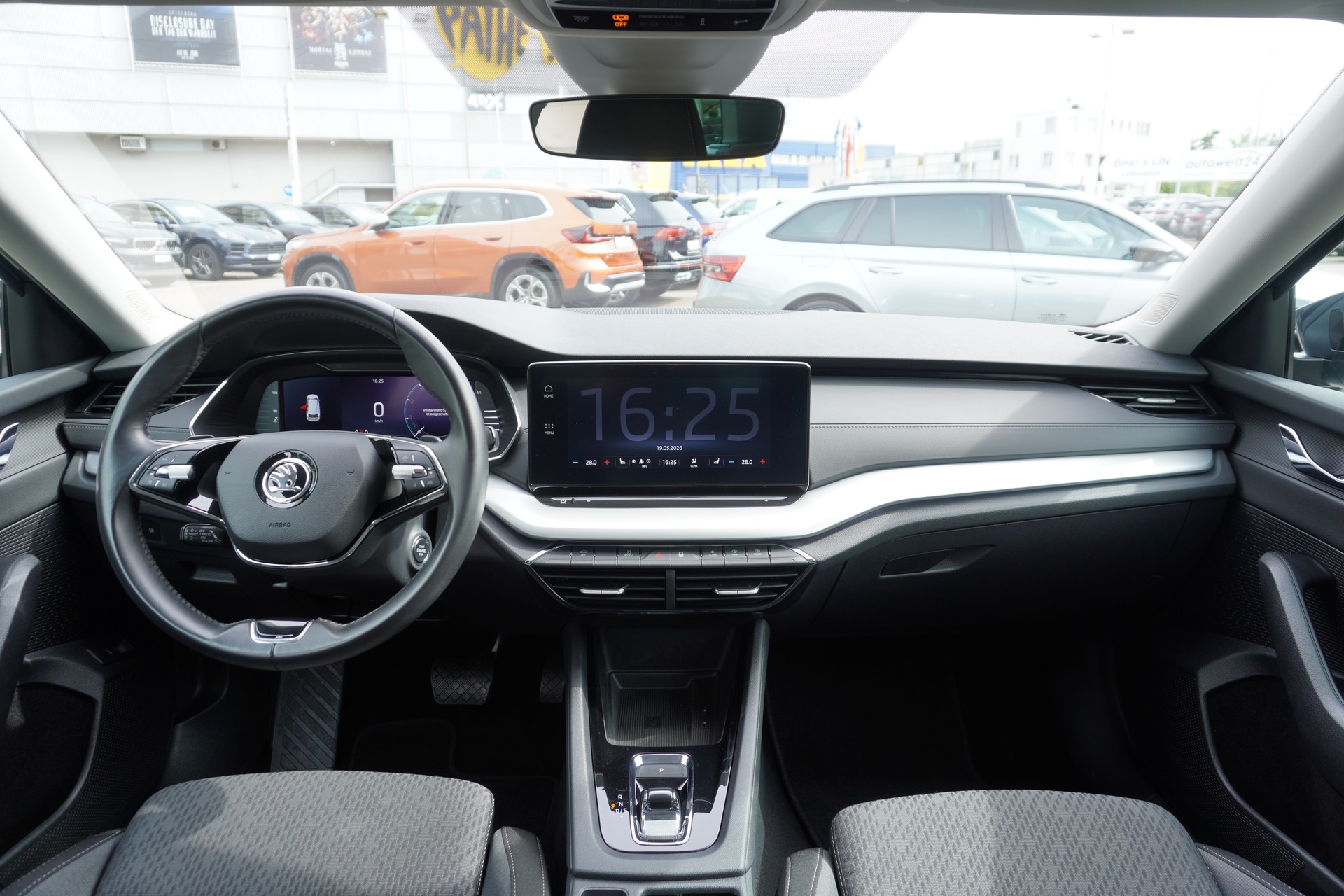 SKODA Octavia Combi 2.0 TDI DSG Ambition-image-14