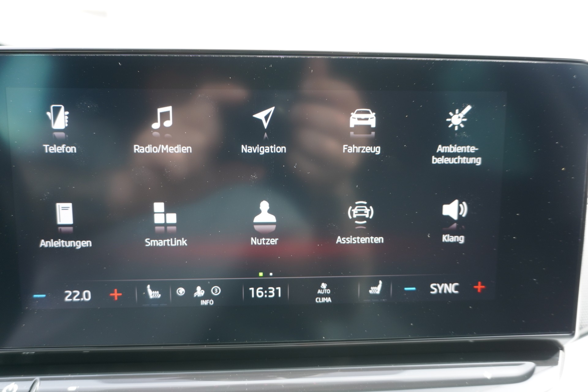 SKODA Octavia Combi 2.0 TDI DSG Ambition-image-26