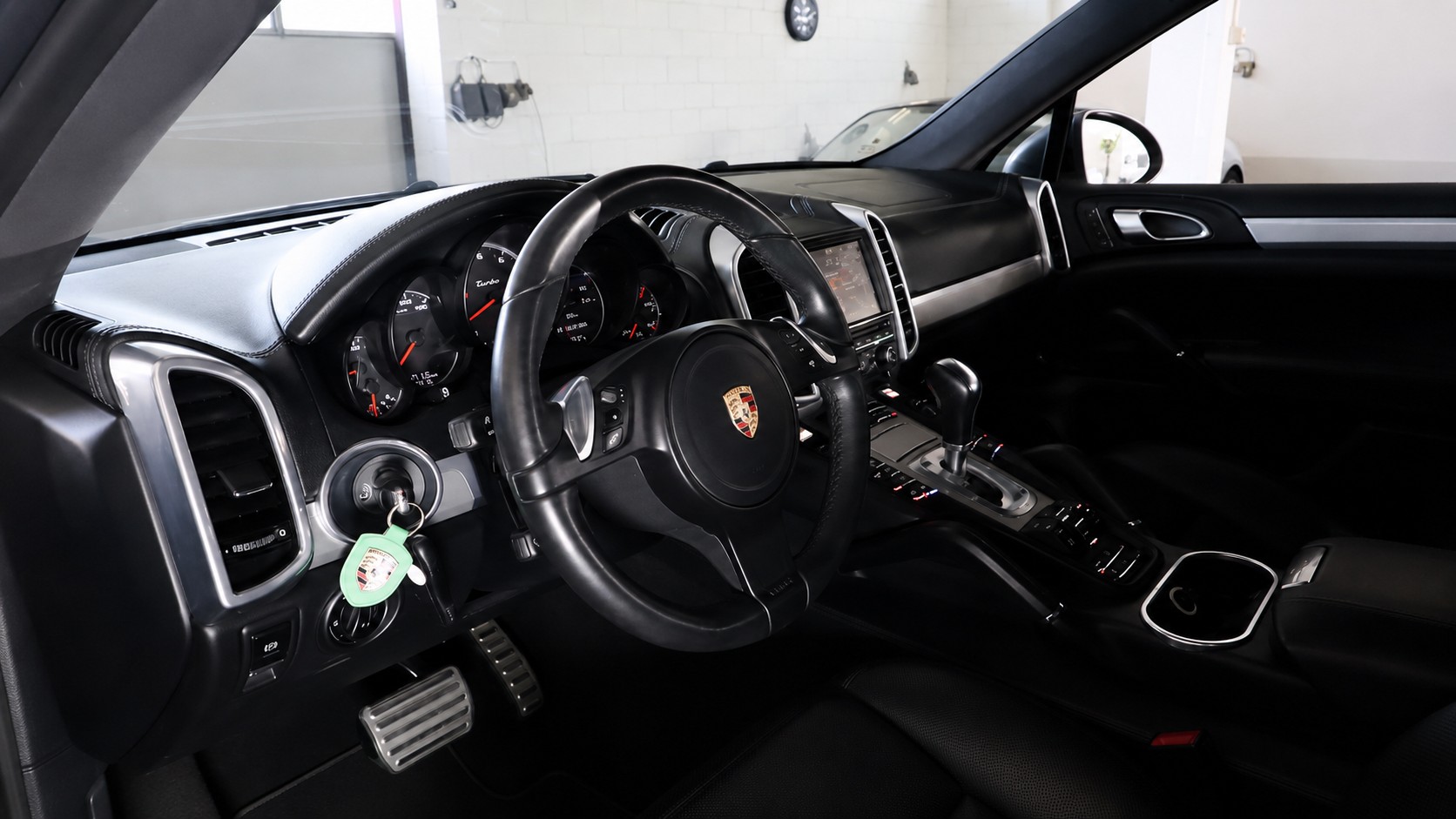 PORSCHE Cayenne 4.8 V8 Turbo TipT-showroom-element-3