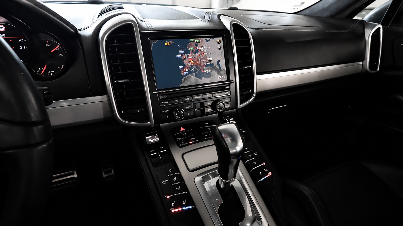 PORSCHE Cayenne 4.8 V8 Turbo TipT-image-8