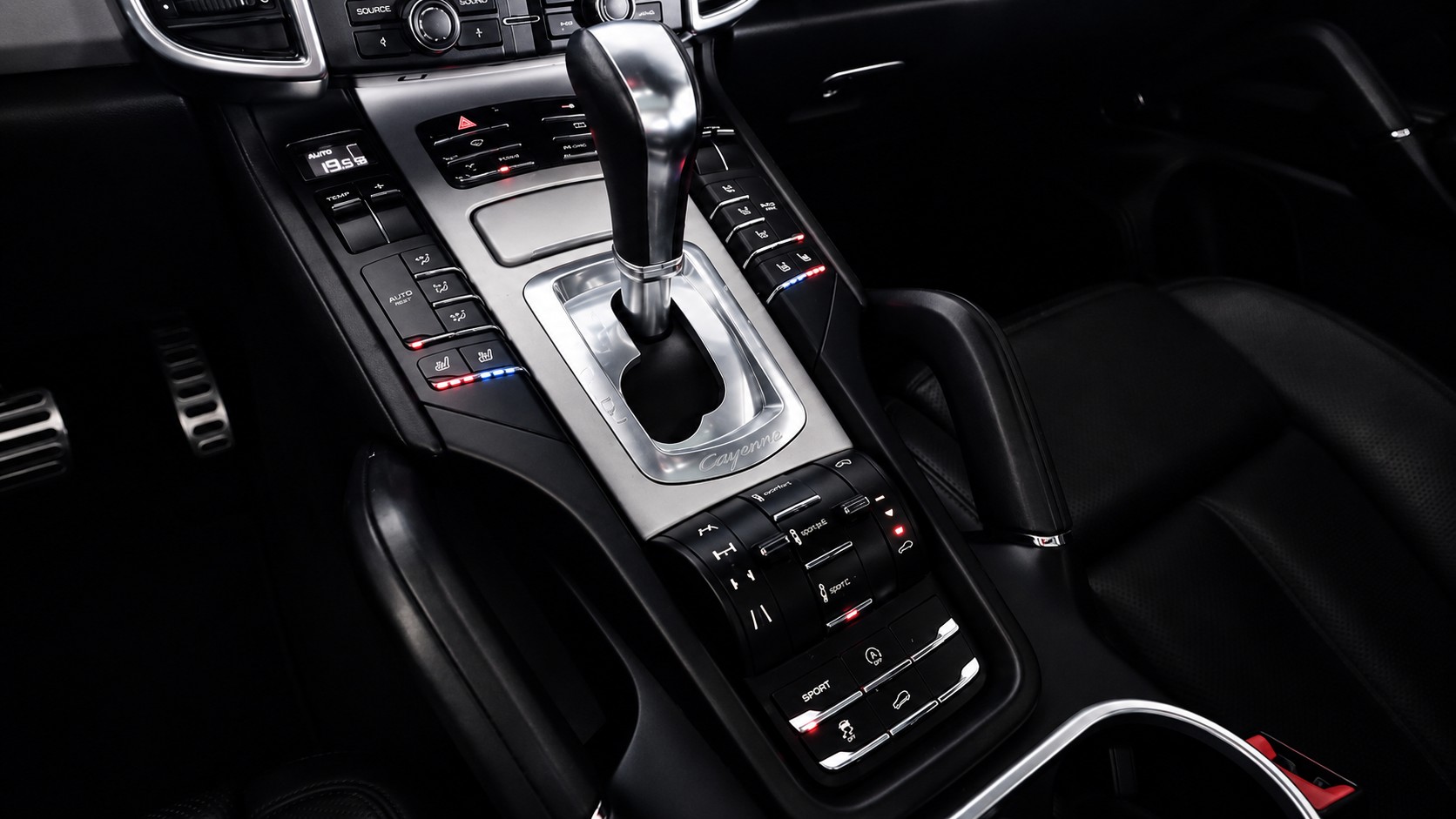 PORSCHE Cayenne 4.8 V8 Turbo TipT-image-10