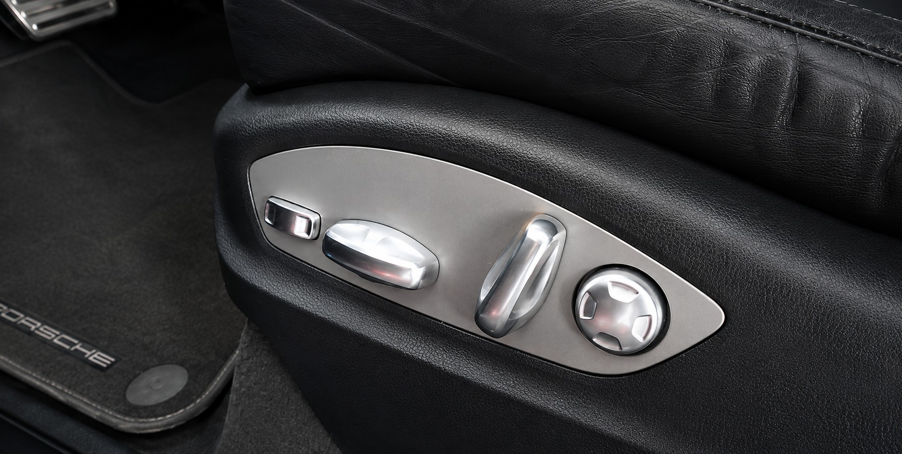 PORSCHE Cayenne 4.8 V8 Turbo TipT-image-11