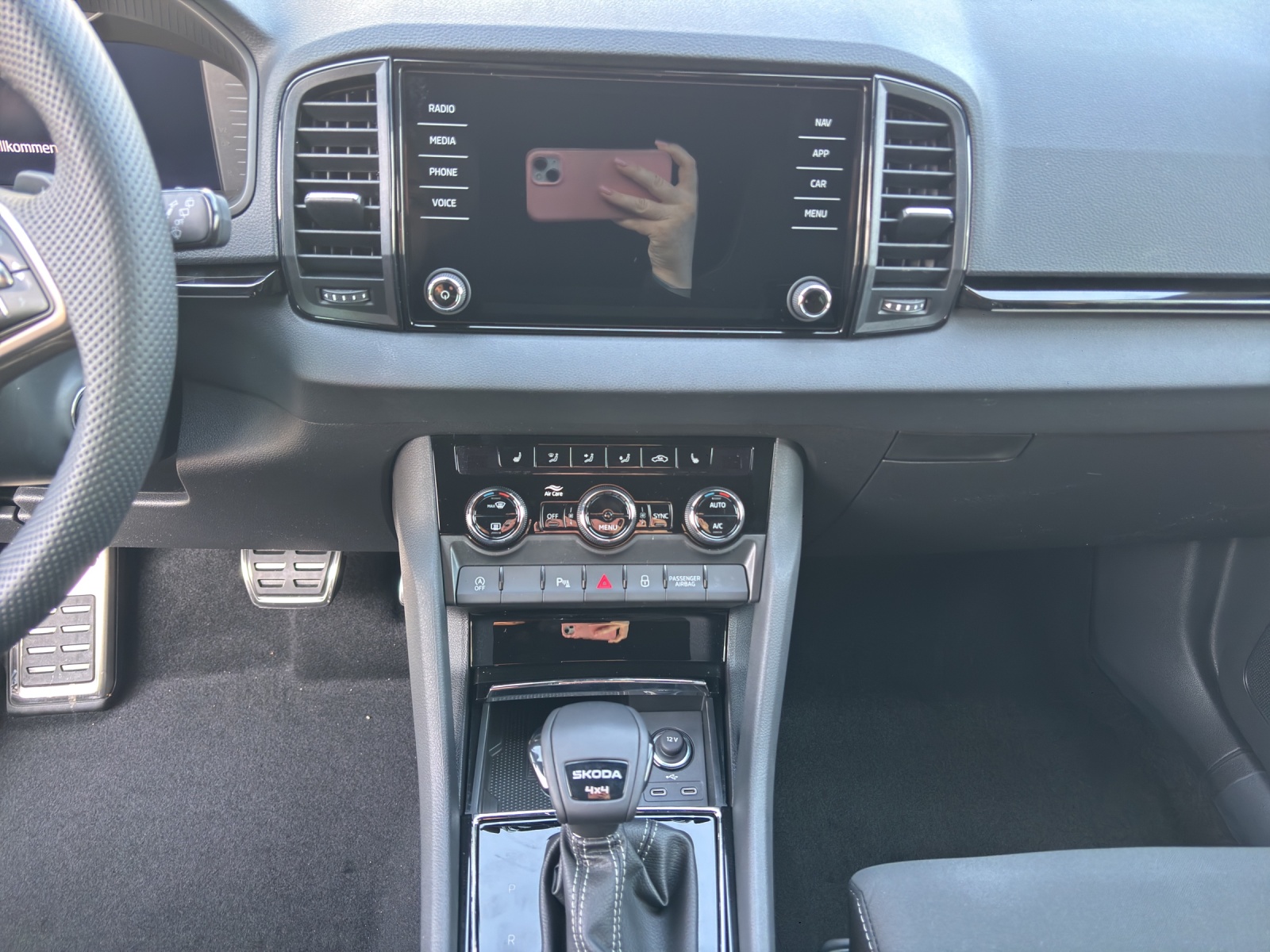 SKODA Karoq 2.0 TSI Dynamic Limited Edition 4x4 DSG-image-10