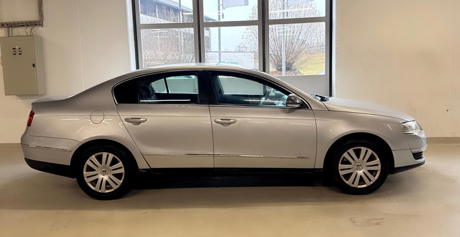 VW Passat 2.0 FSI Comfortline-image-7