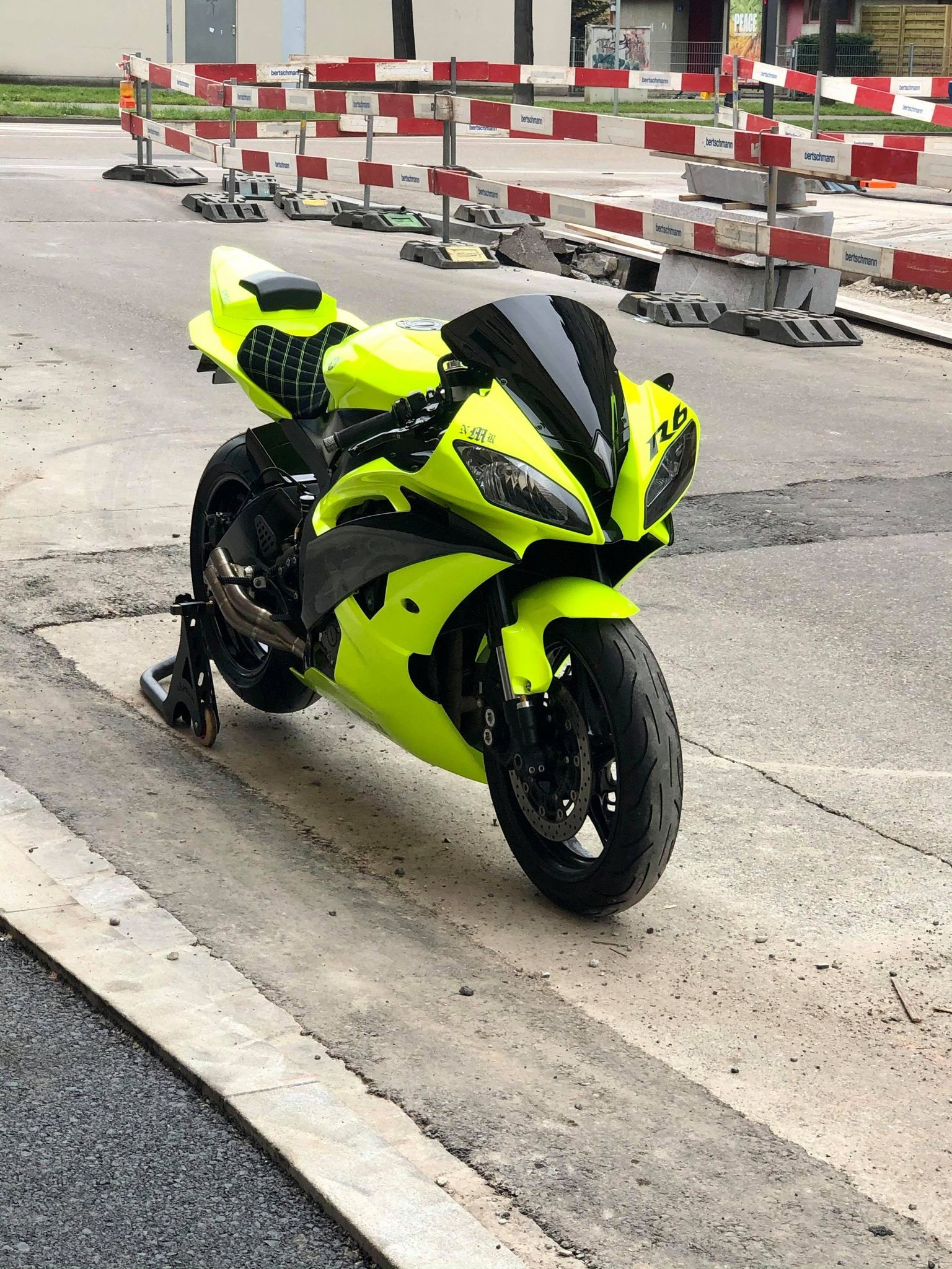 YAMAHA YZF-R6-image-1