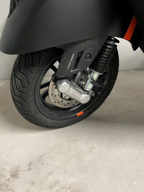PIAGGIO Vespa GTS 125 Super Tech ABS-image-3
