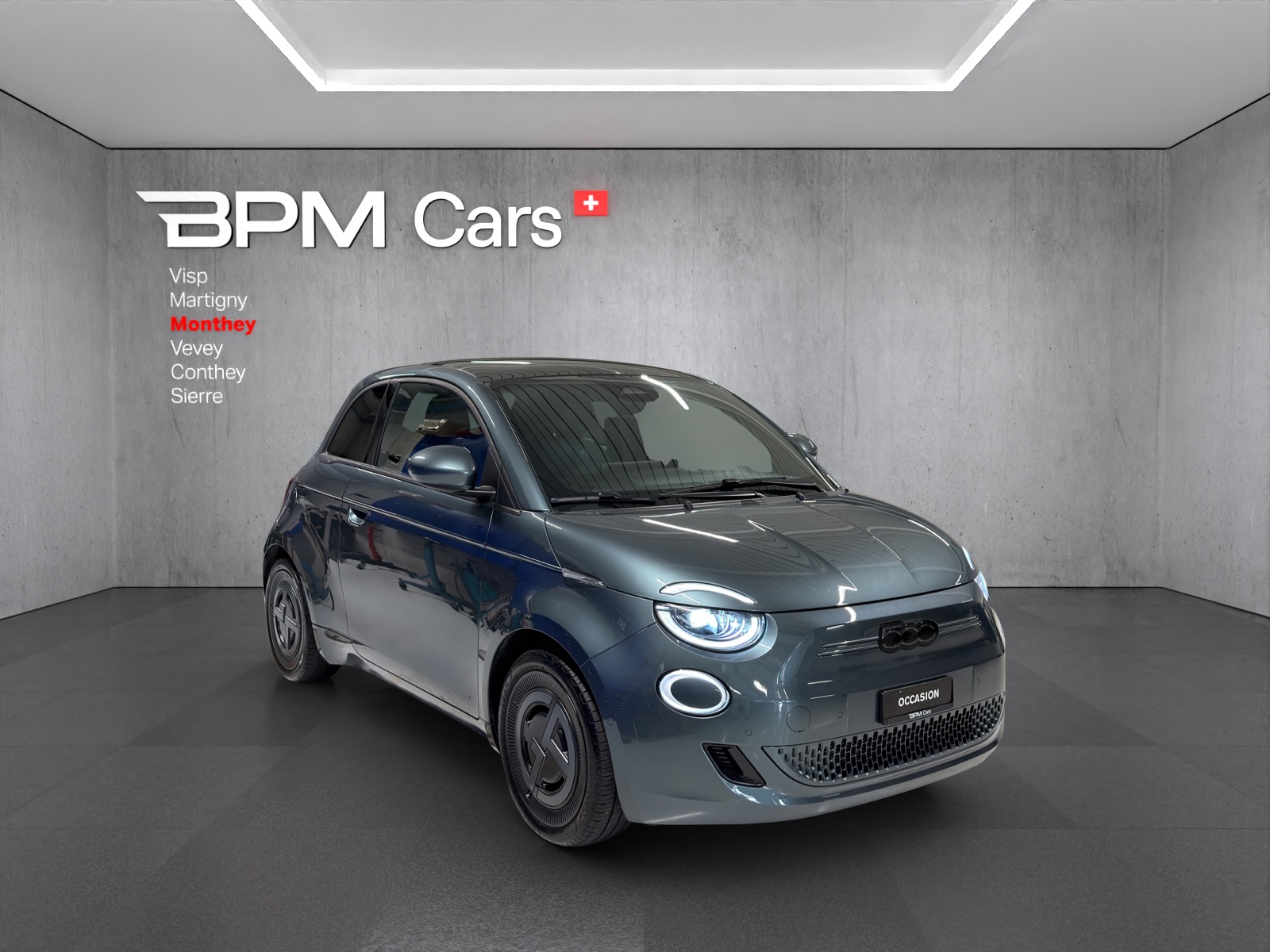 FIAT 500 electric 87 kW Armani-showroom-element-2