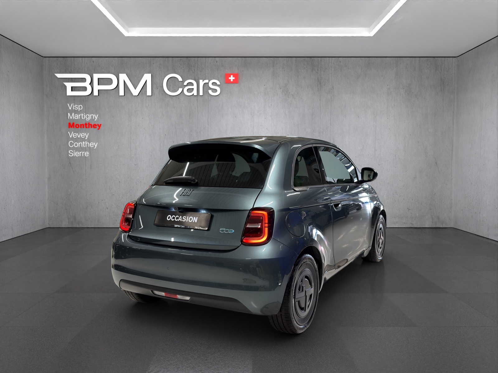 FIAT 500 electric 87 kW Armani-showroom-element-3