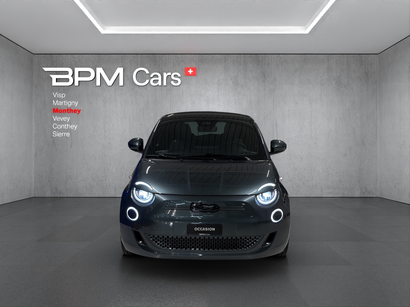 FIAT 500 electric 87 kW Armani-showroom-element-1