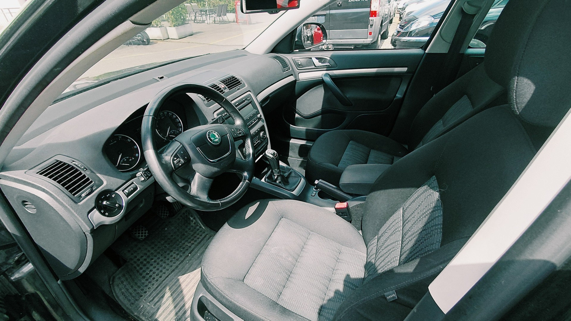 SKODA Octavia Combi 1.8 TSI Elegance 4x4-image-5
