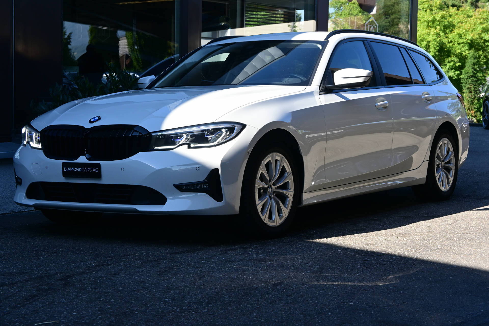 BMW 320d xDrive Touring **HUD*LASER-Light*AHK*8-fach*