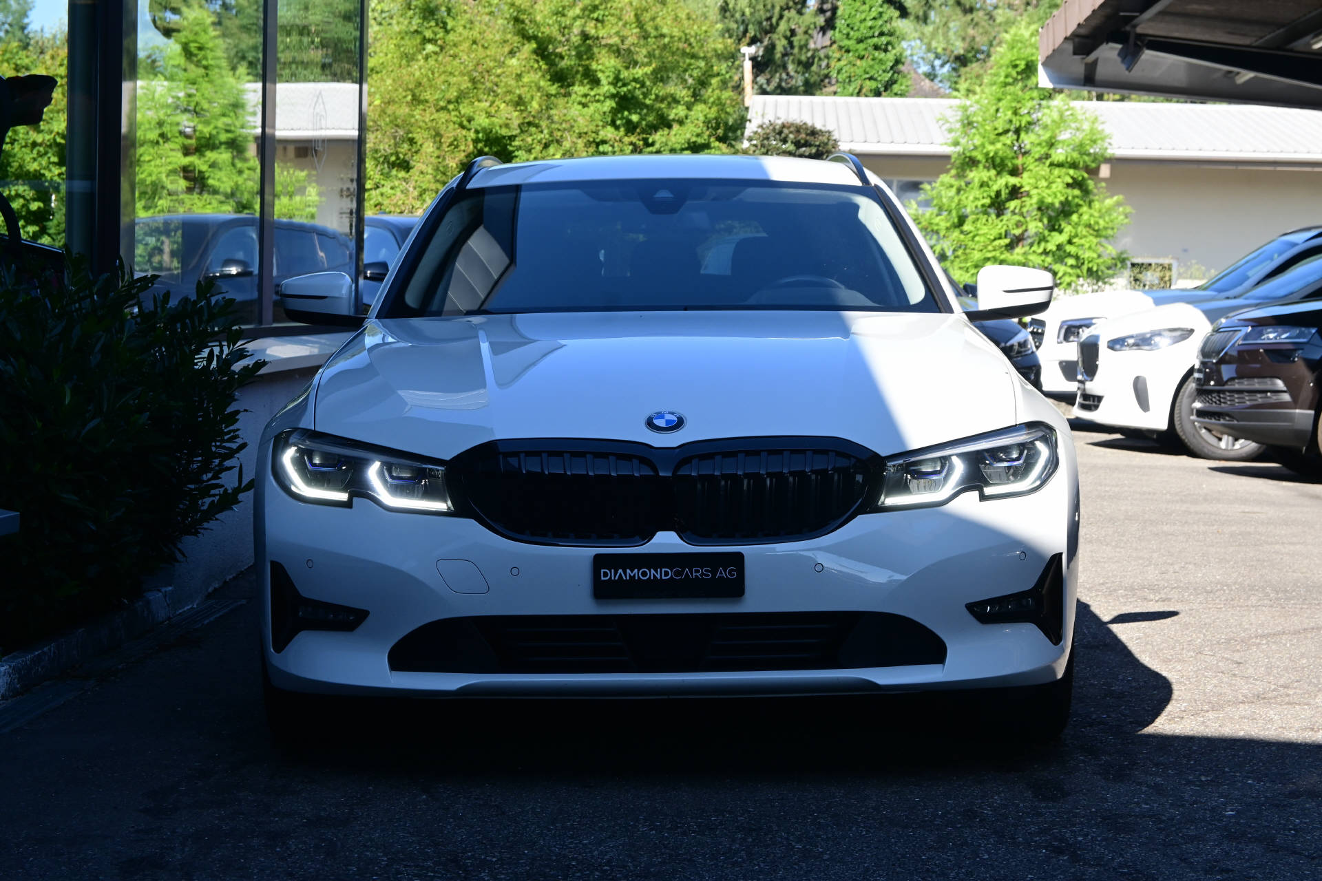 BMW 320d xDrive Touring **HUD*LASER-Light*AHK*8-fach*-showroom-element-1
