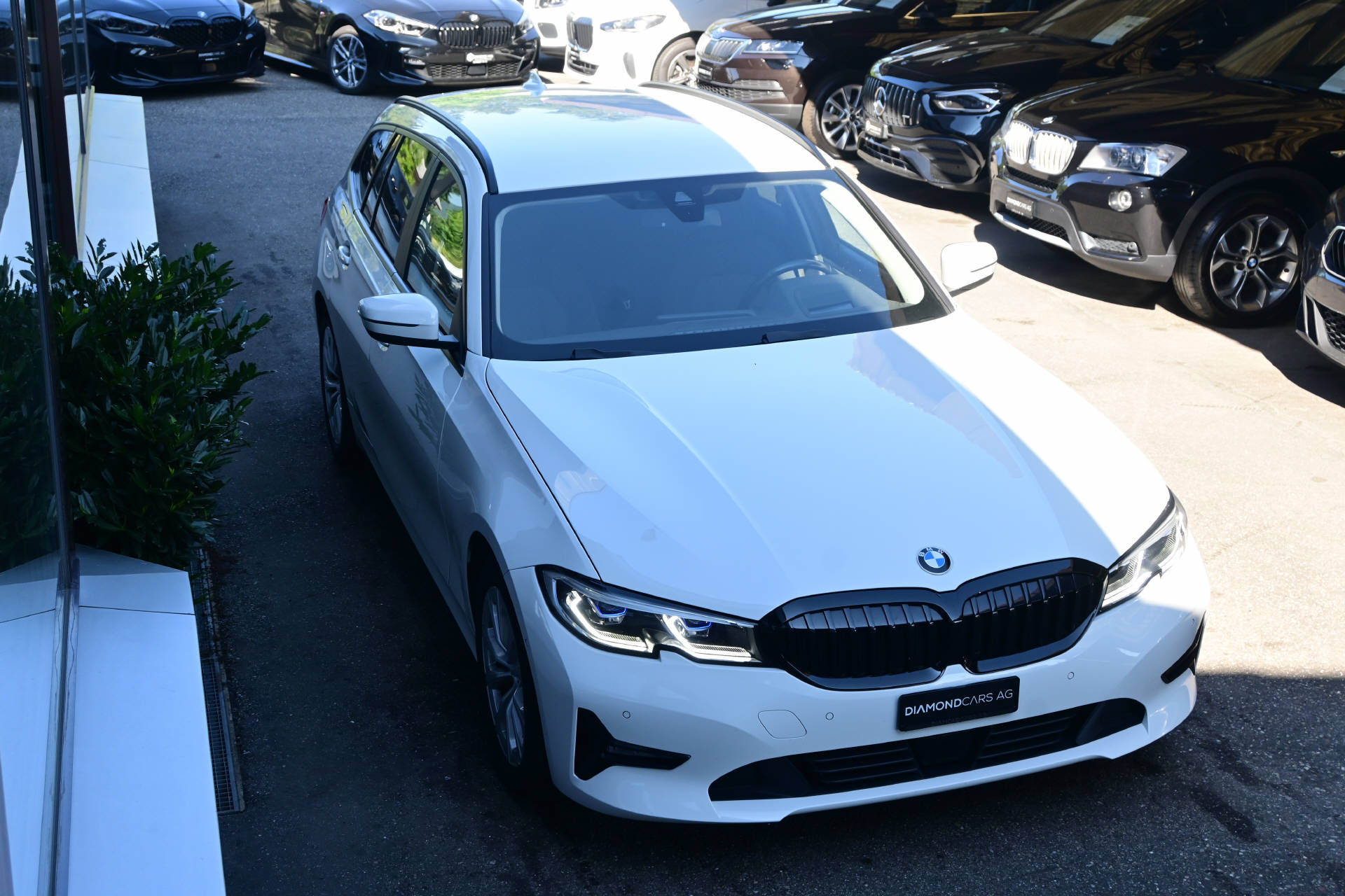 BMW 320d xDrive Touring **HUD*LASER-Light*AHK*8-fach*-showroom-element-2