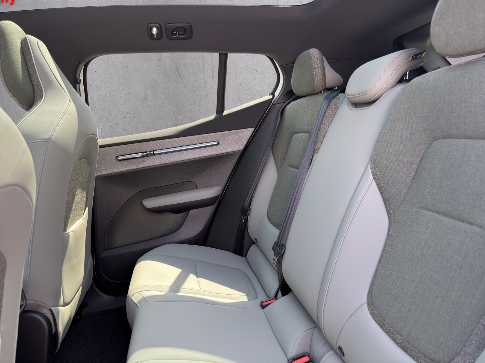 VOLVO EX30 E60 69kWh Twin Ultra-image-14