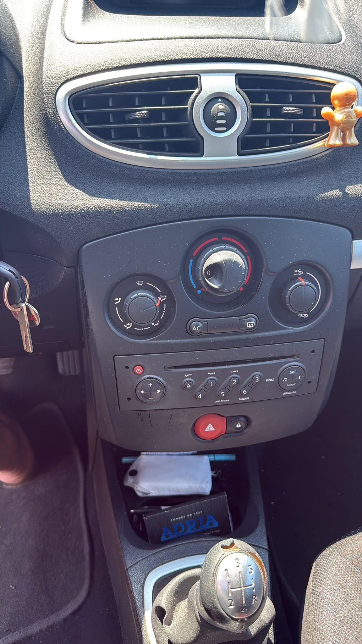 RENAULT Clio 1.4 16V Expression-image-12