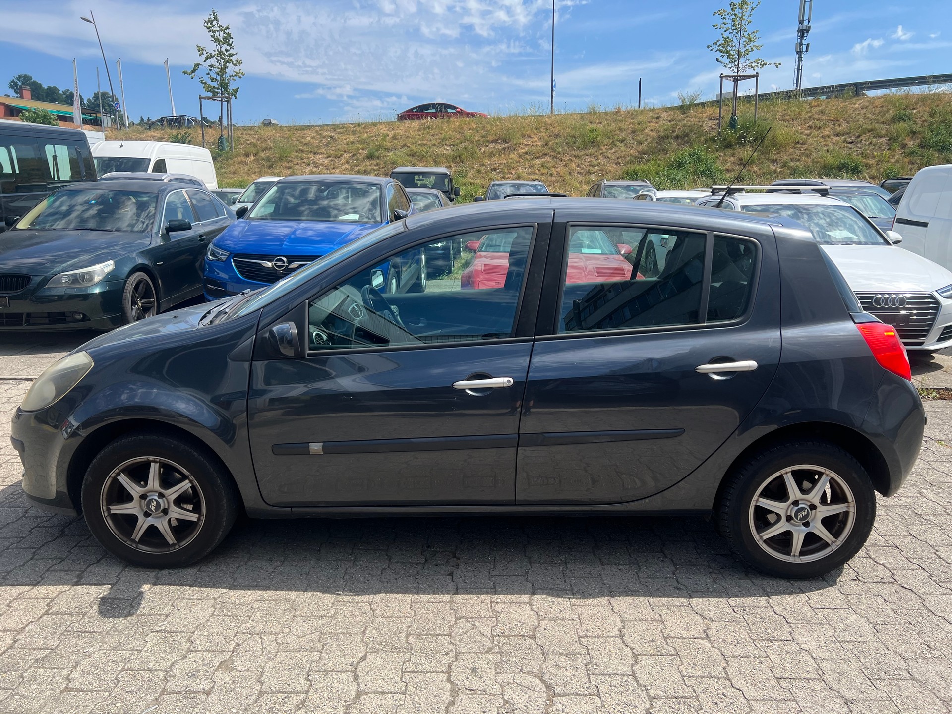 RENAULT Clio 1.4 16V Expression-image-8