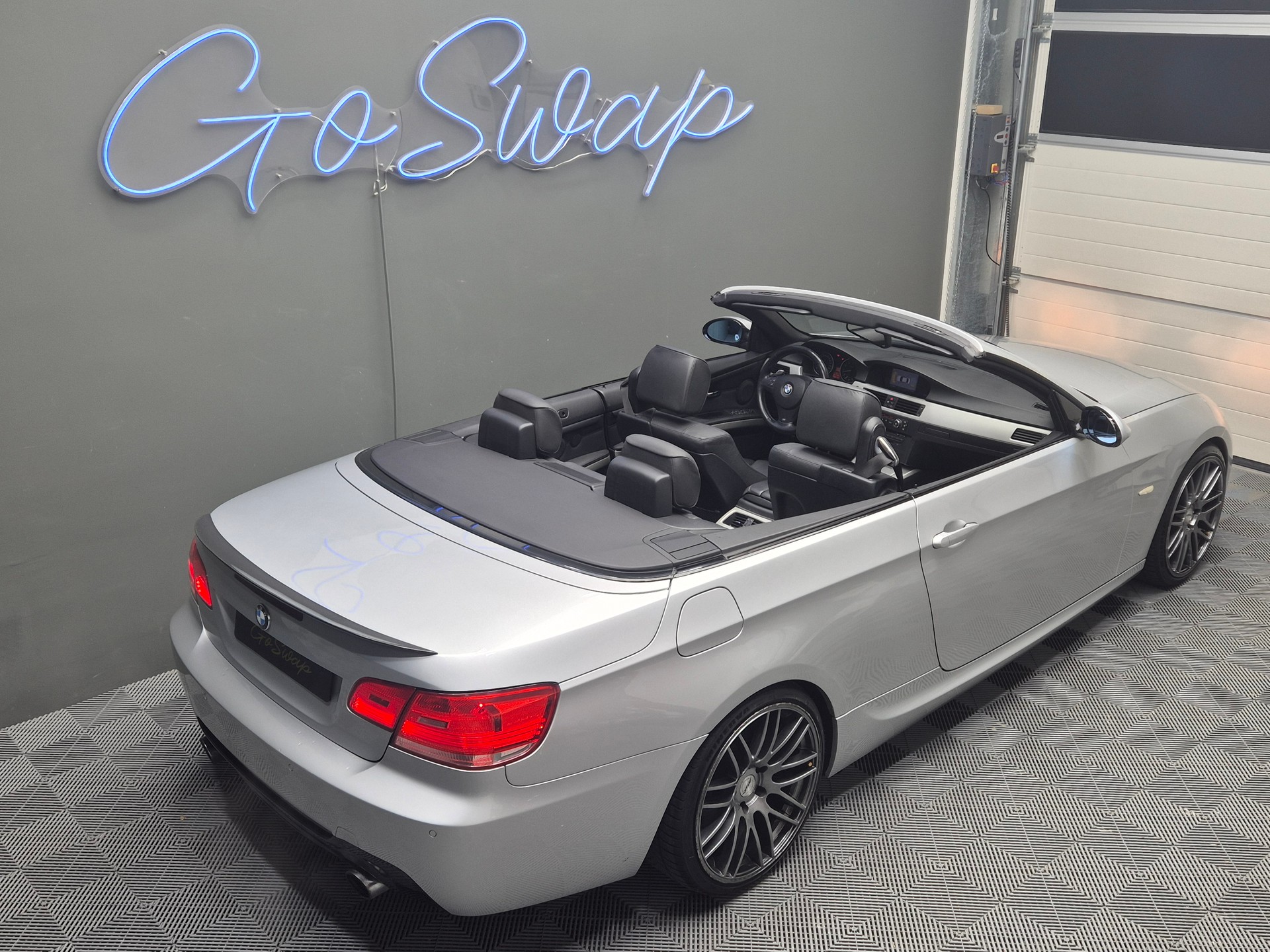 BMW 335i Cabriolet Steptronic-showroom-element-2