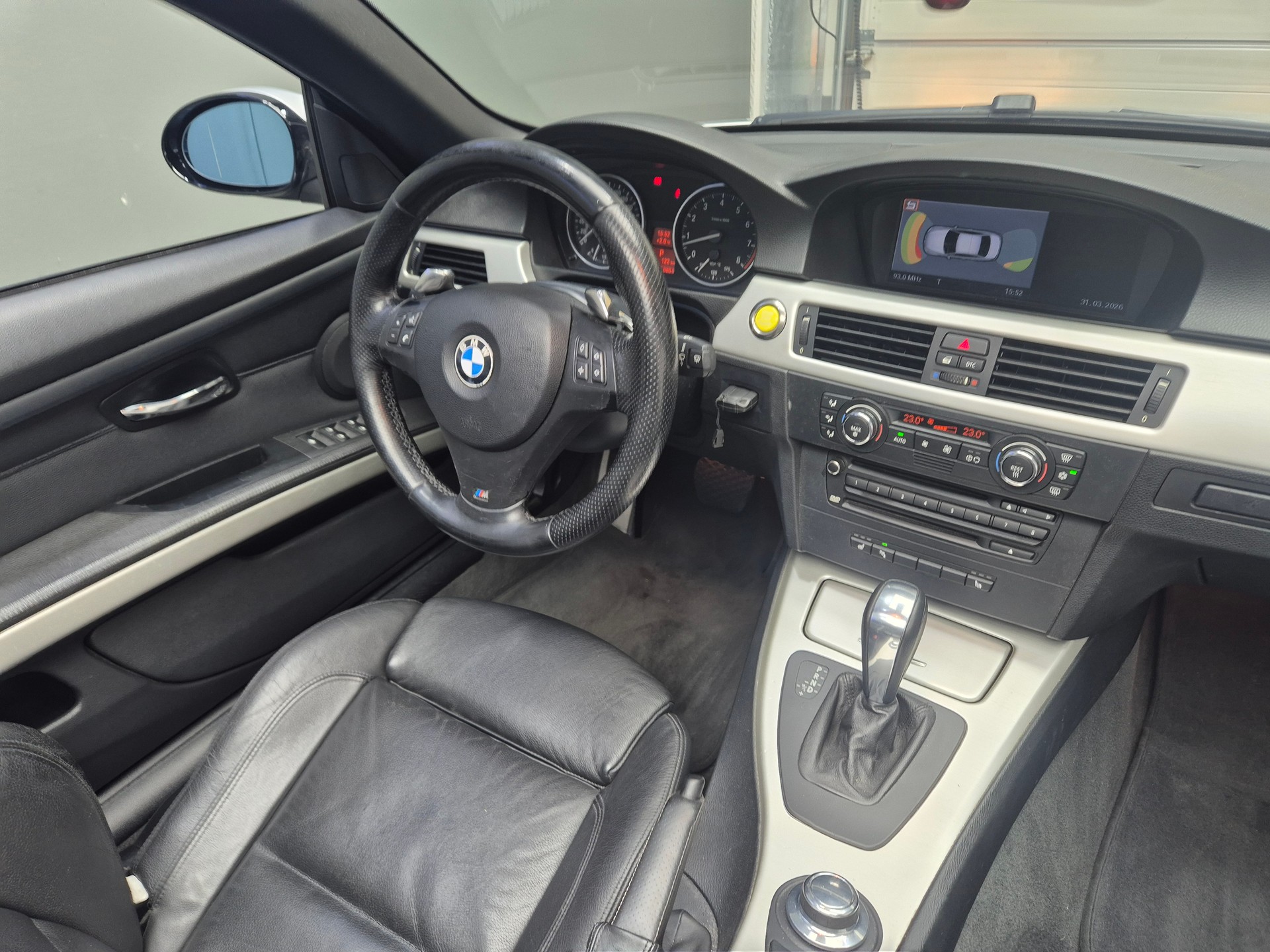 BMW 335i Cabriolet Steptronic-image-18