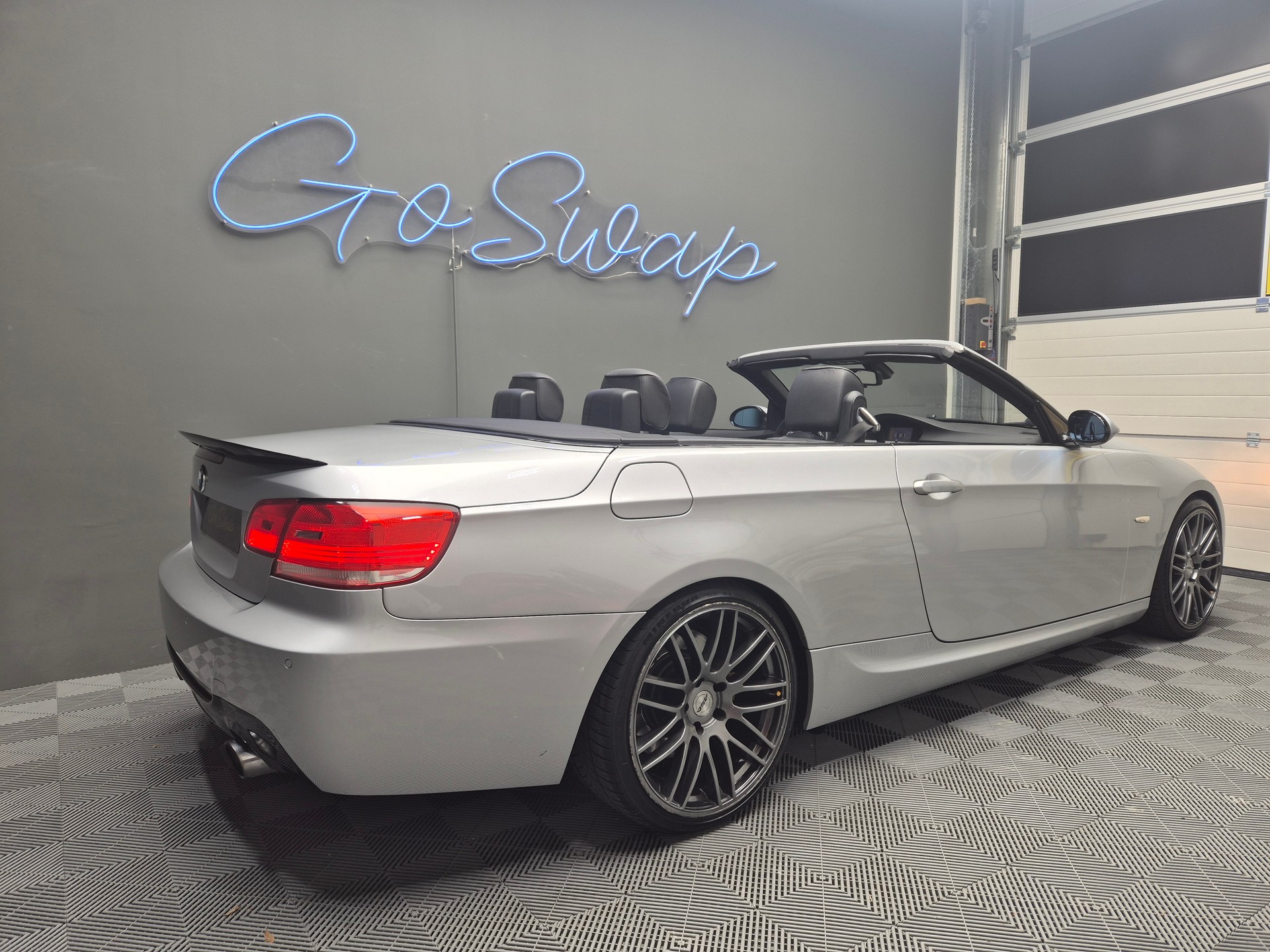 BMW 335i Cabriolet Steptronic-showroom-element-1