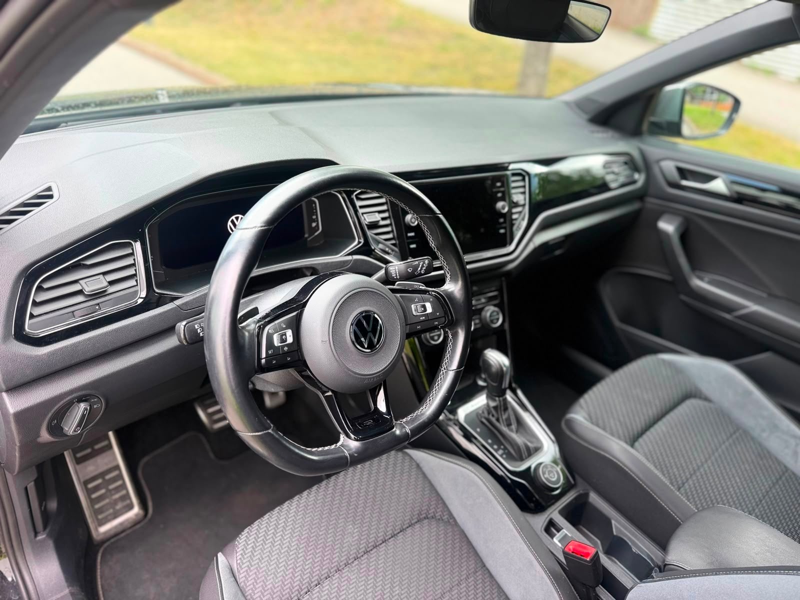 VW T-Roc 2.0 TSI R DSG 4Motion-image-5
