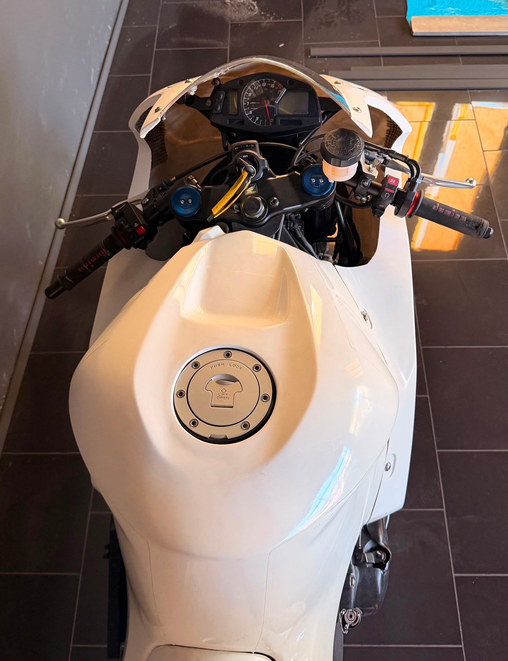 HONDA CBR 600 RA ABS-image-3