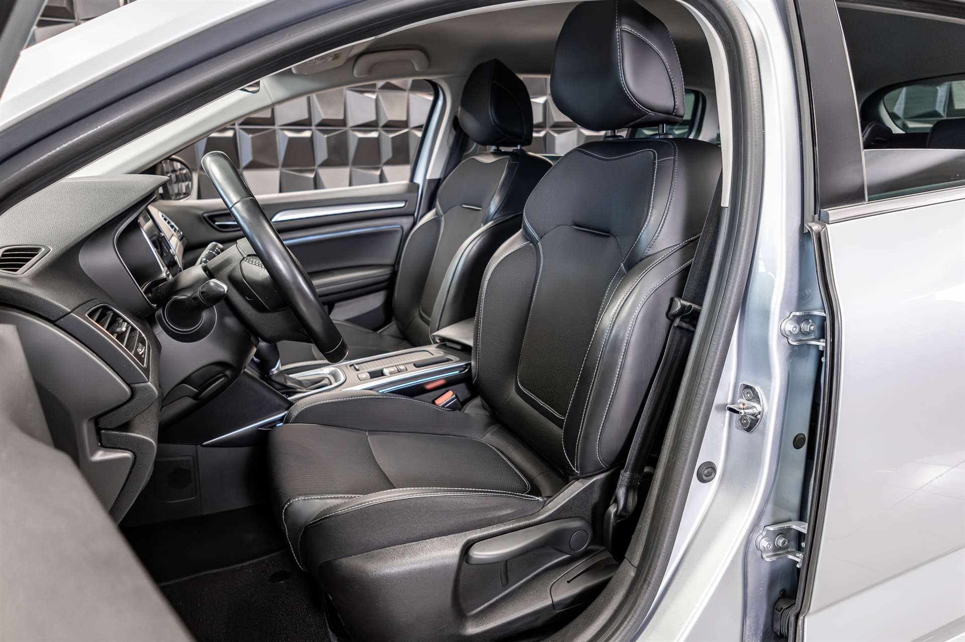 RENAULT Mégane Grandtour 1.3 16V Intens EDC-image-13