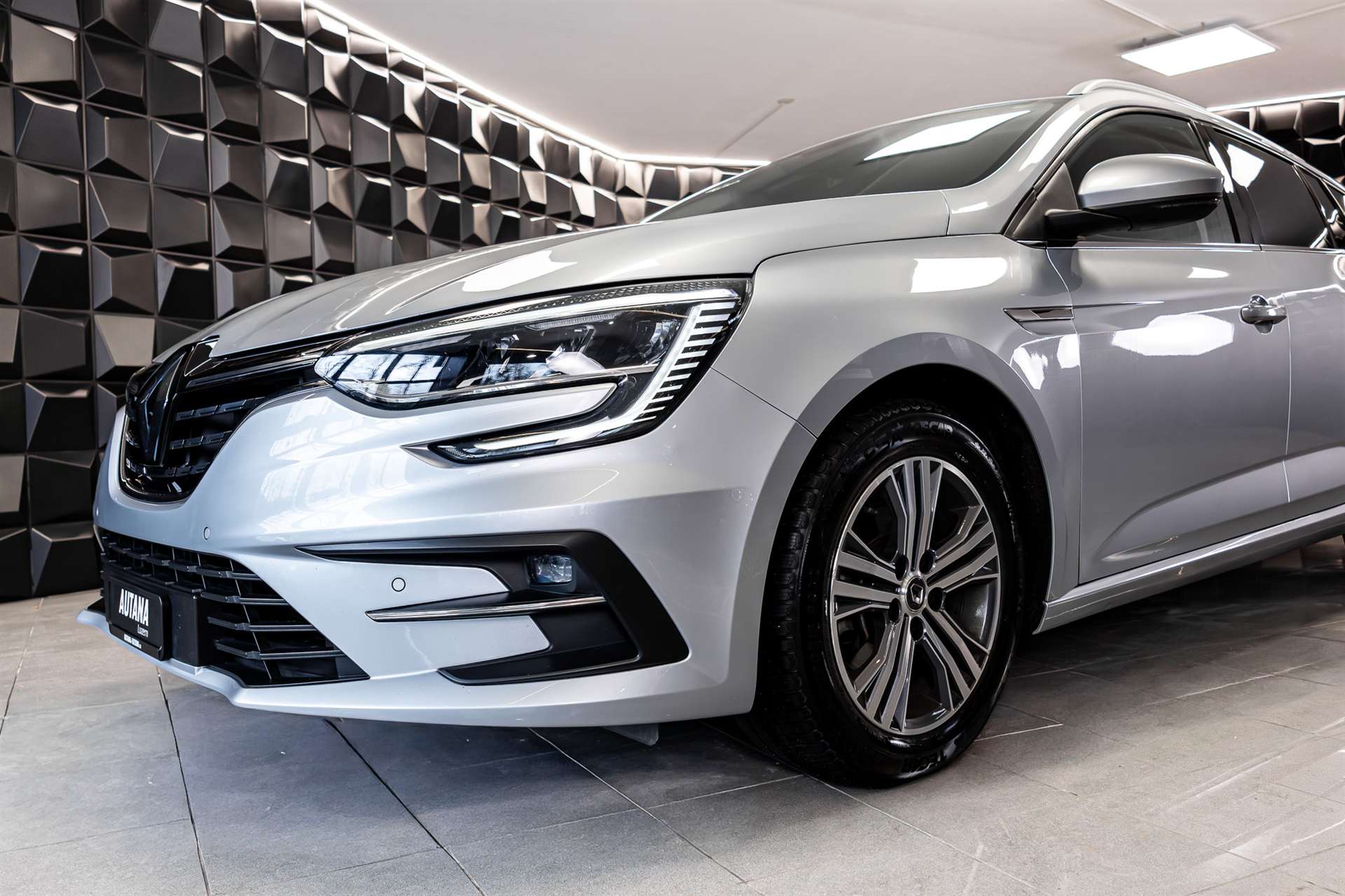 RENAULT Mégane Grandtour 1.3 16V Intens EDC-image-25