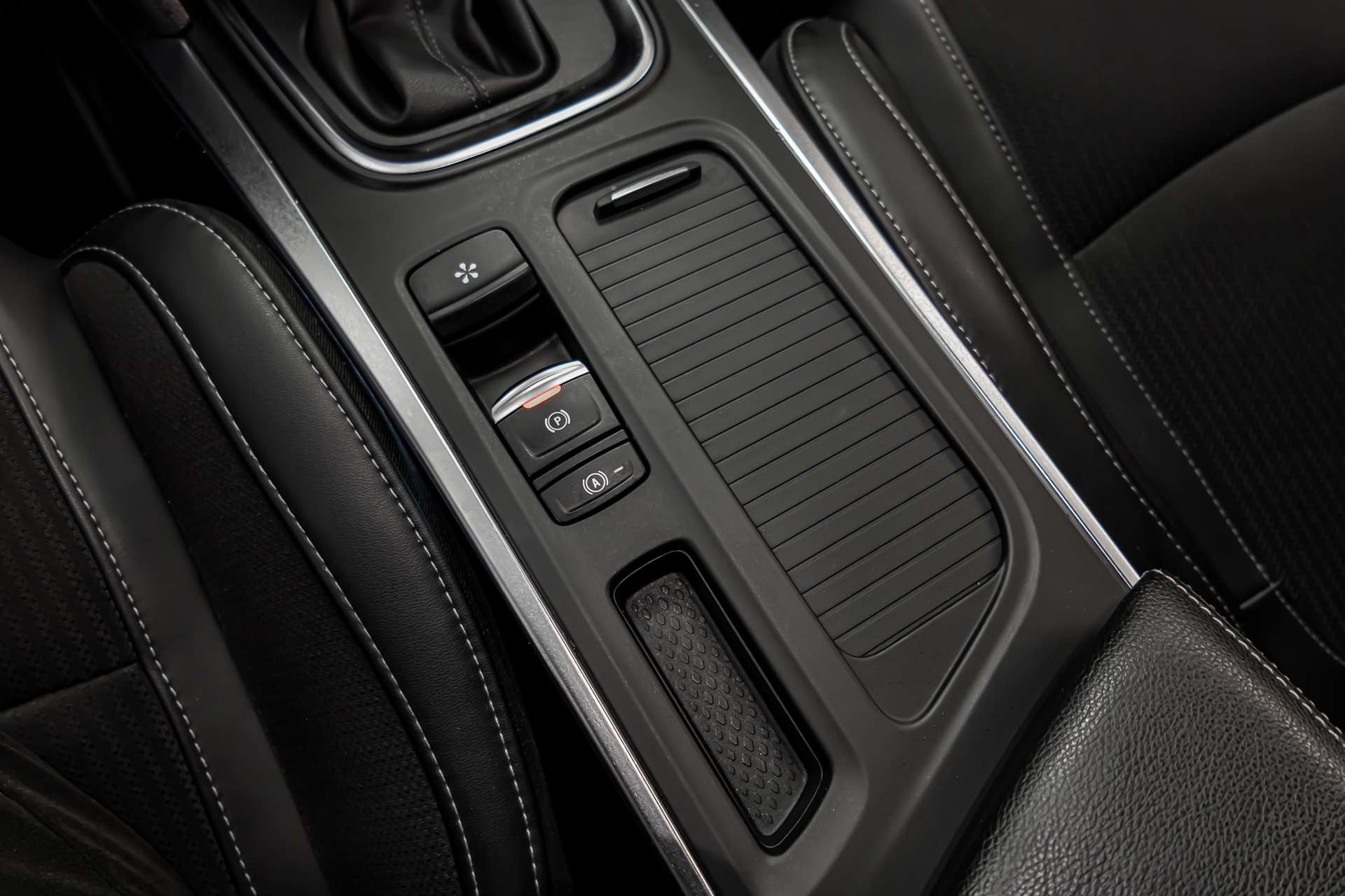 RENAULT Mégane Grandtour 1.3 16V Intens EDC-image-19