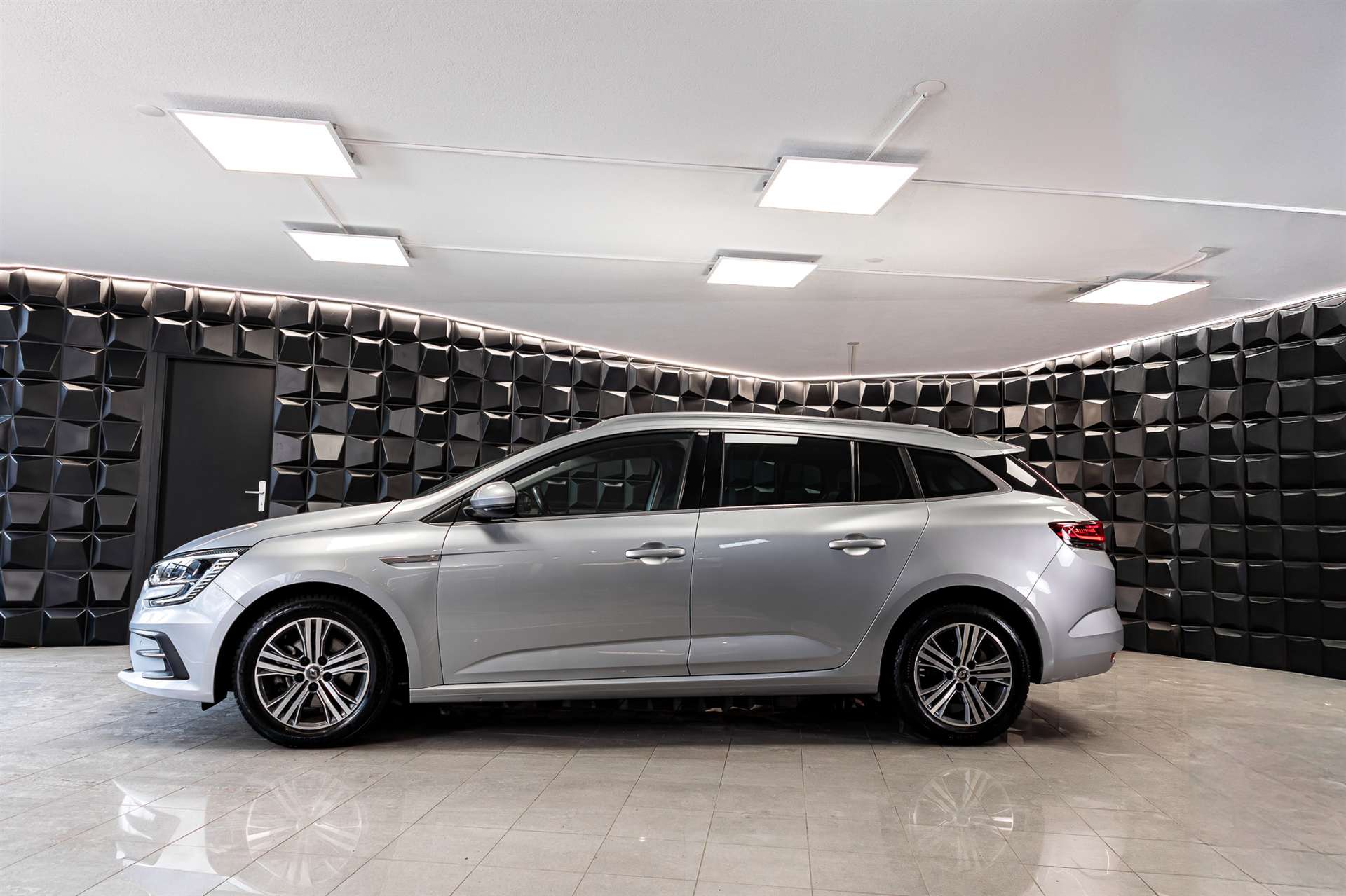 RENAULT Mégane Grandtour 1.3 16V Intens EDC-showroom-element-1