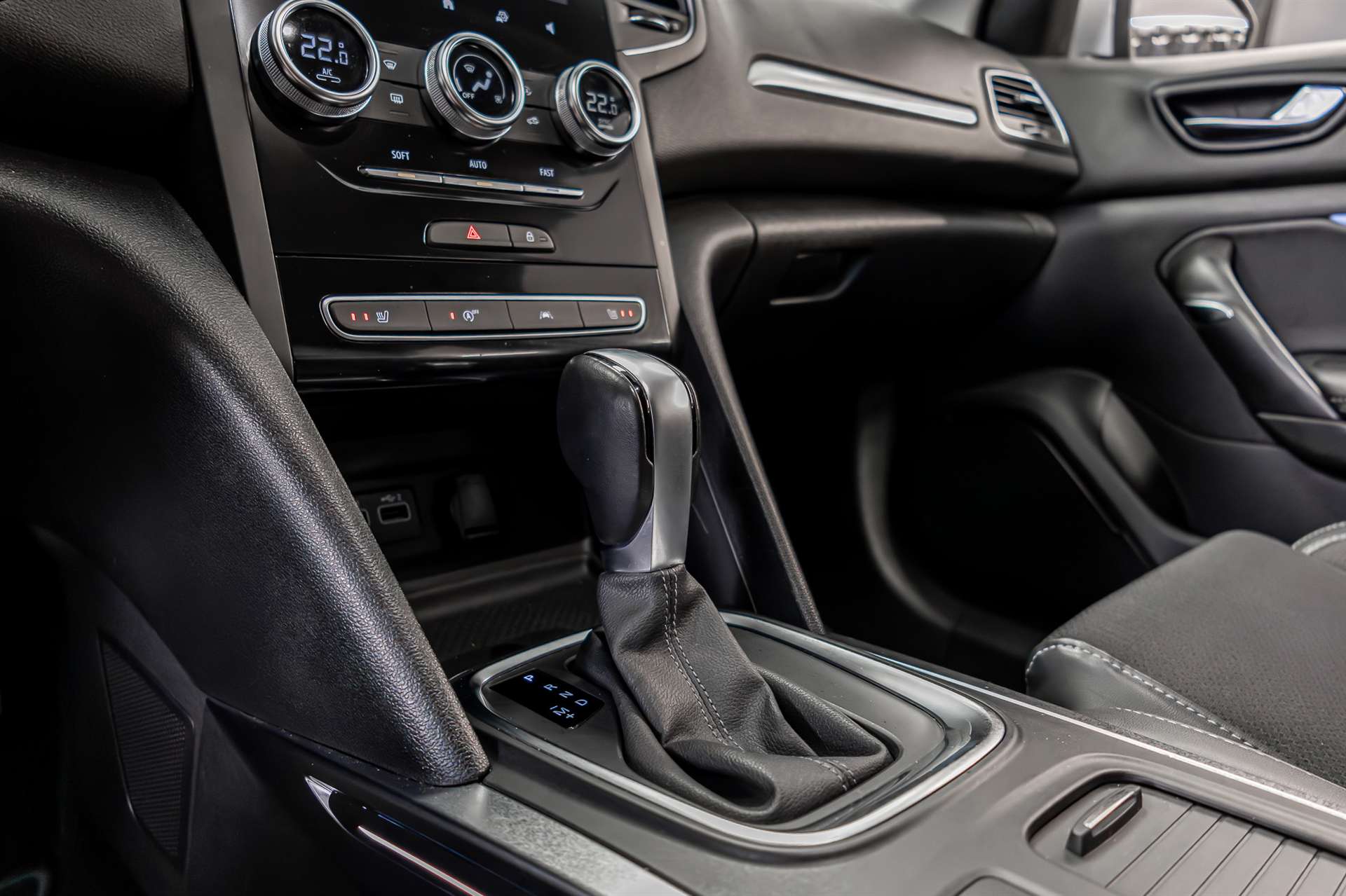 RENAULT Mégane Grandtour 1.3 16V Intens EDC-image-18