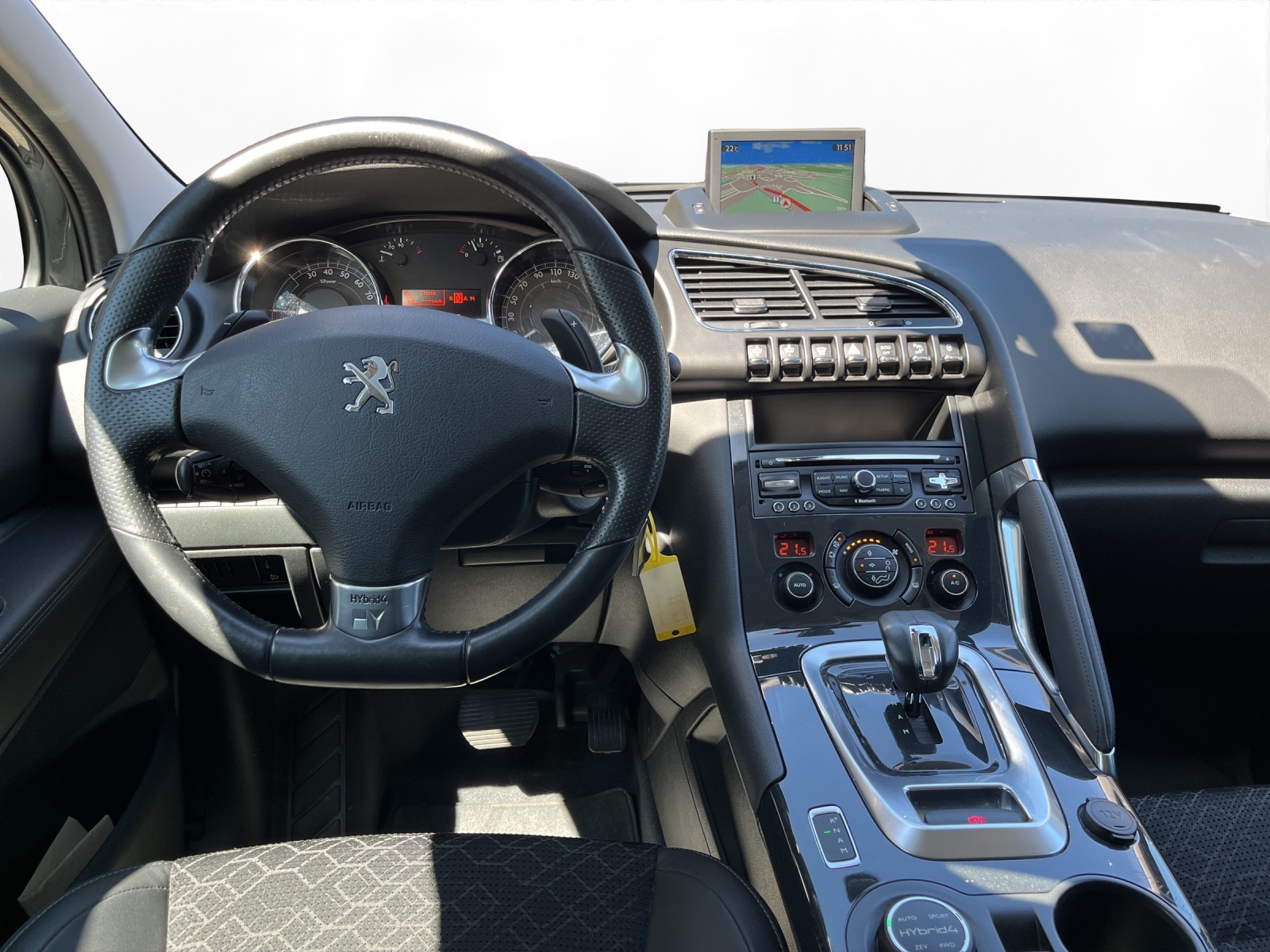 PEUGEOT 3008 HYbrid4 2.0 HDI ETG6-image-10