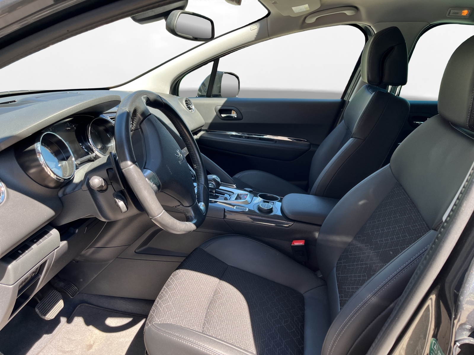 PEUGEOT 3008 HYbrid4 2.0 HDI ETG6-image-8