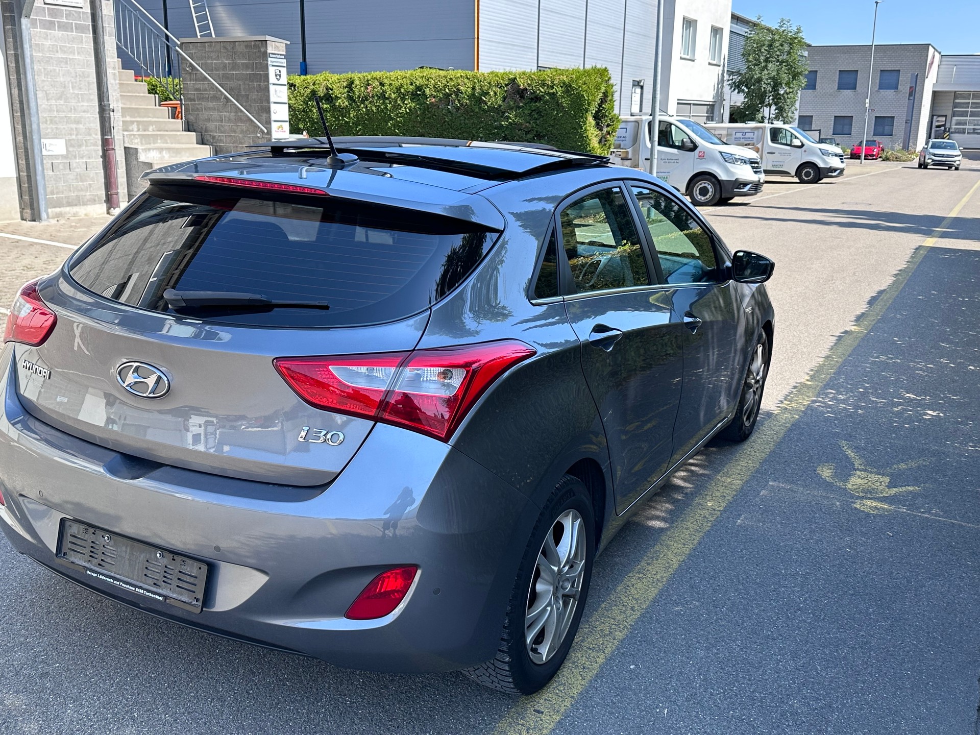 HYUNDAI i30 1.6 CRDi Style Automatic-image-3