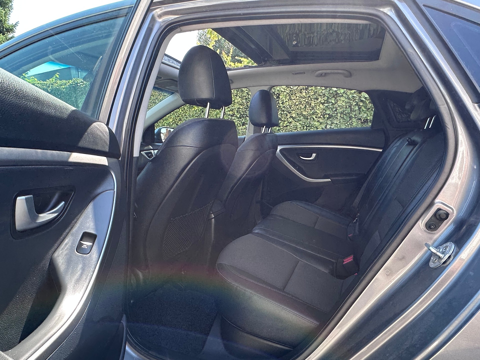 HYUNDAI i30 1.6 CRDi Style Automatic-image-13