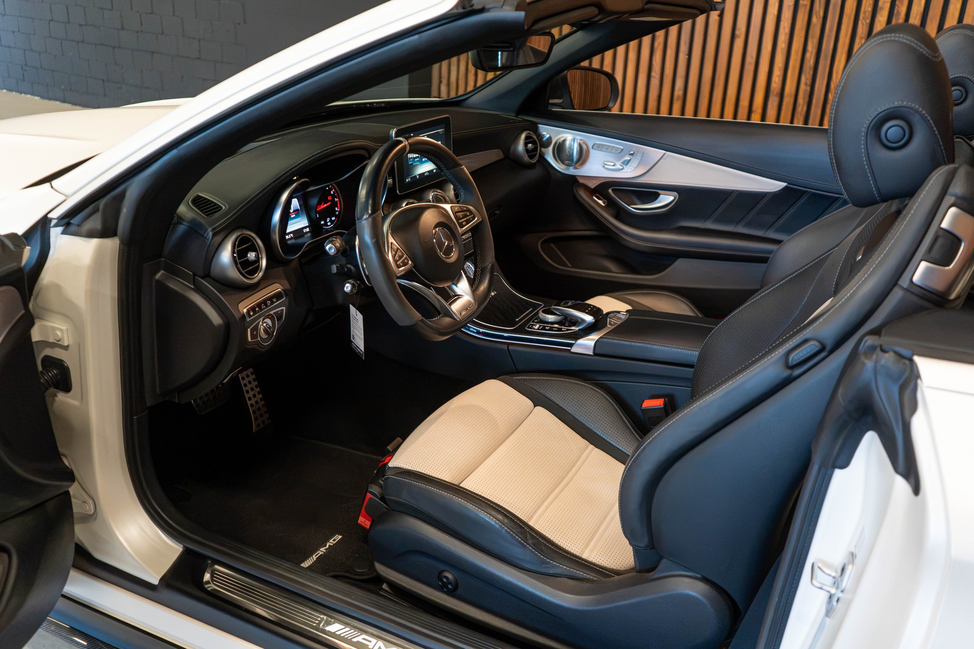 MERCEDES-BENZ C 63 S AMG Cabriolet-image-22