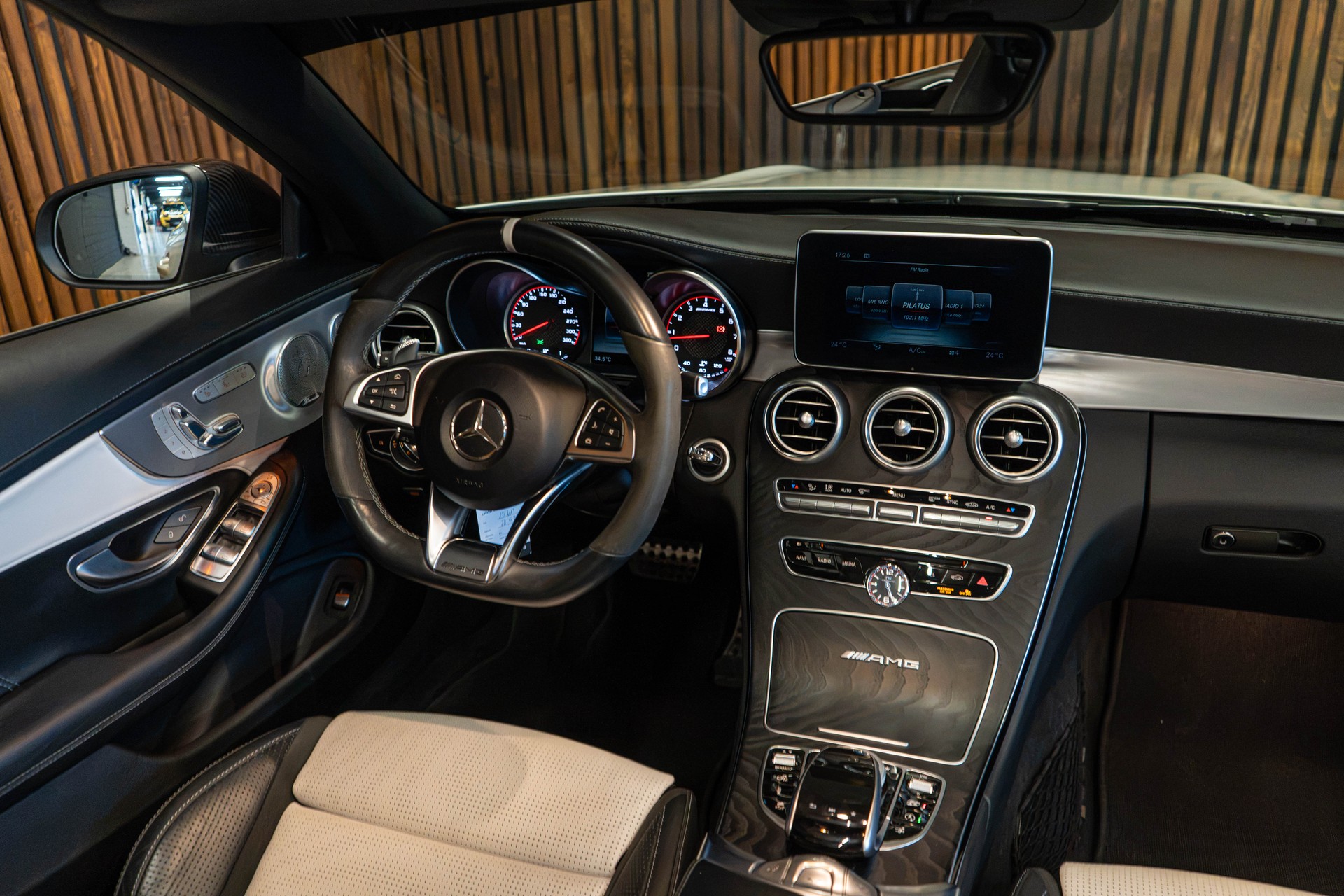 MERCEDES-BENZ C 63 S AMG Cabriolet-image-28