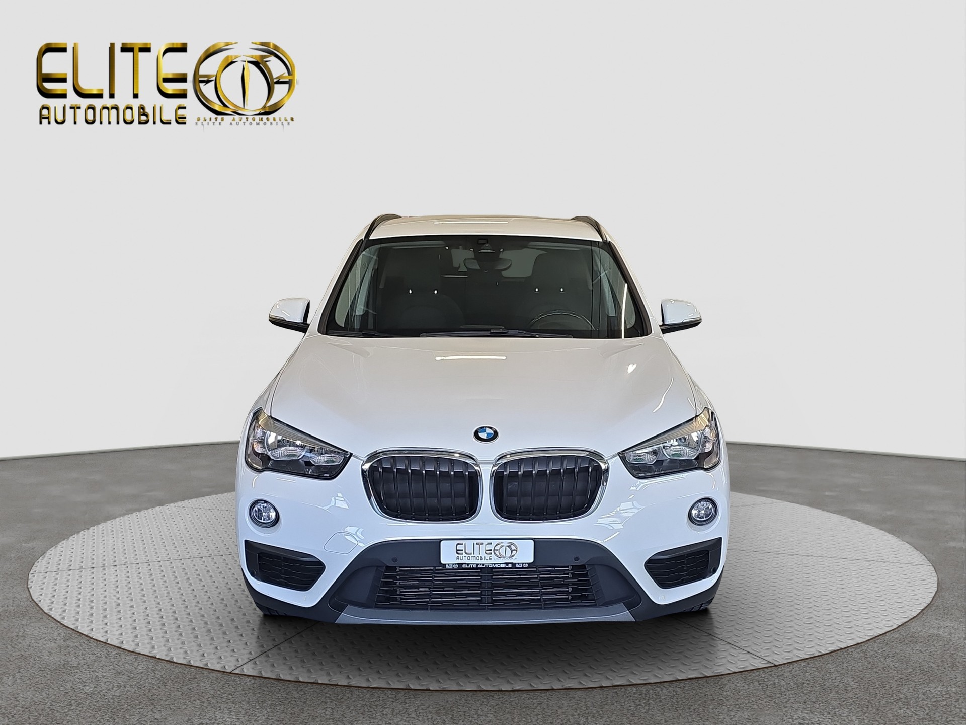 BMW X1 xDrive 18d Steptronic-showroom-element-1