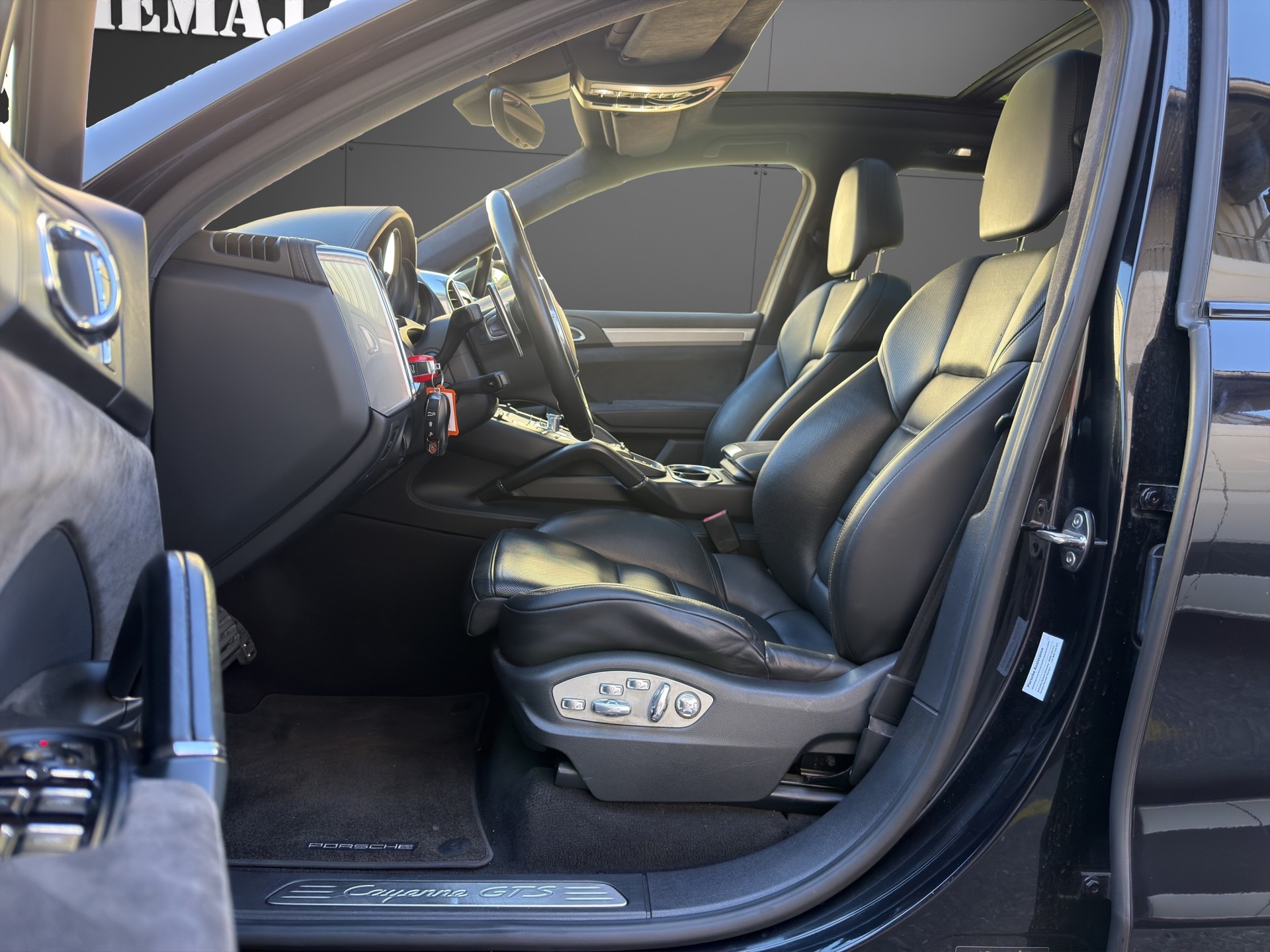 PORSCHE Cayenne GTS 420ps Pano Frisch MFK-image-10