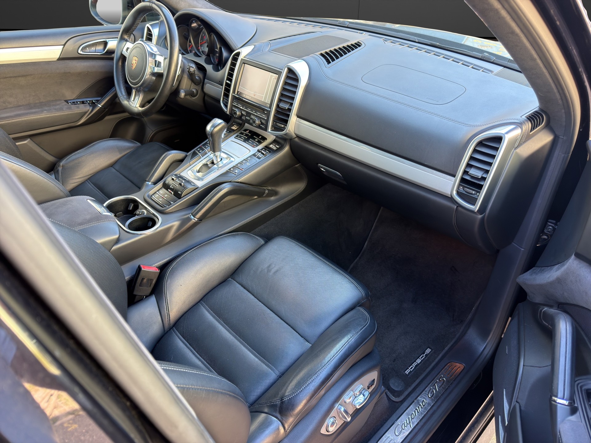 PORSCHE Cayenne GTS 420ps Pano Frisch MFK-image-13