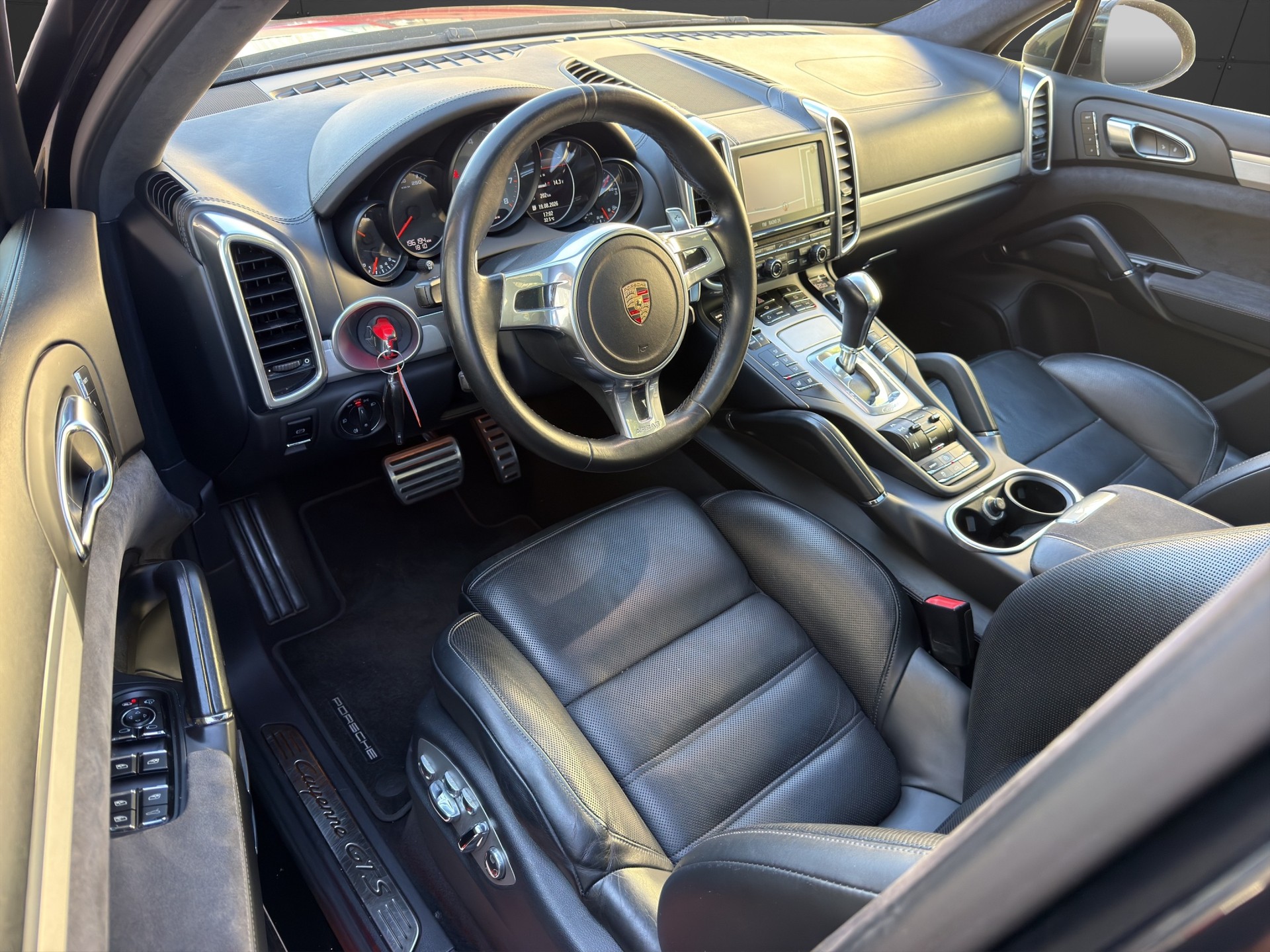 PORSCHE Cayenne GTS 420ps Pano Frisch MFK-image-9