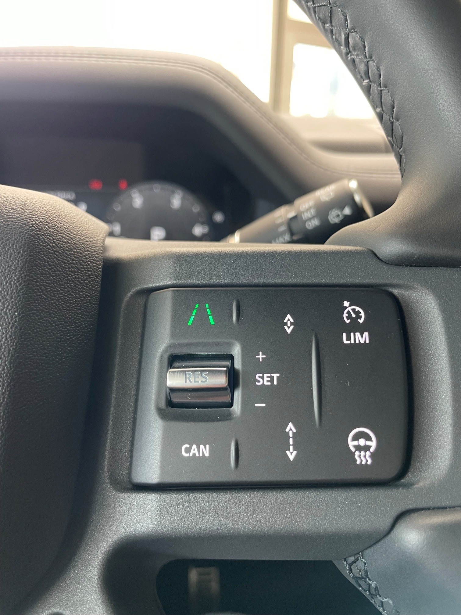 LAND ROVER Defender 110 3.0 D I6 D350 X-Dynamic SE-image-8