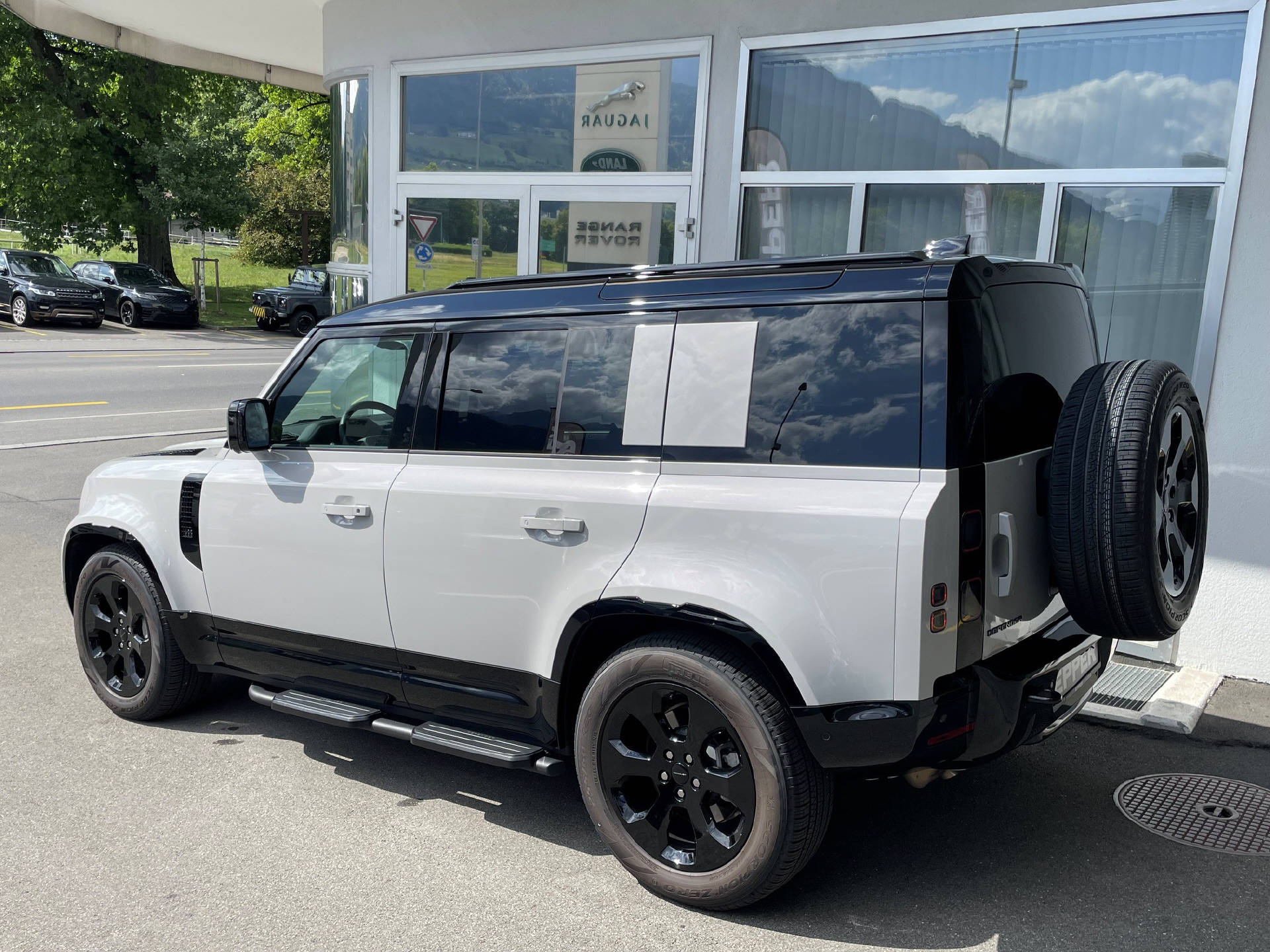 LAND ROVER Defender 110 3.0 D I6 D350 X-Dynamic SE-image-22