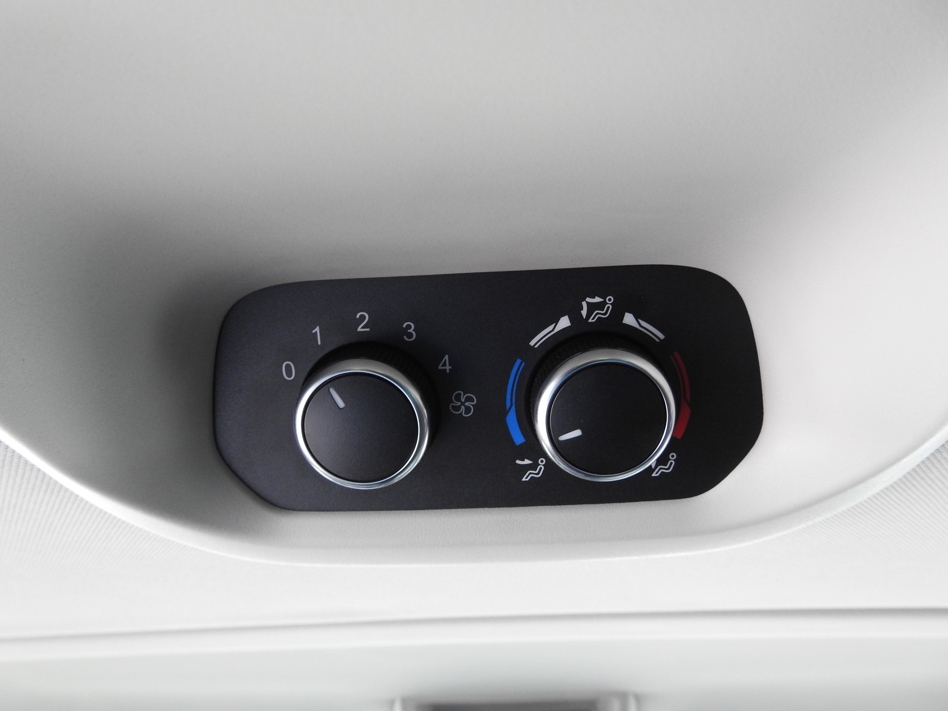 FORD Tourneo Custom 320 L1H1 Titanium A-image-21
