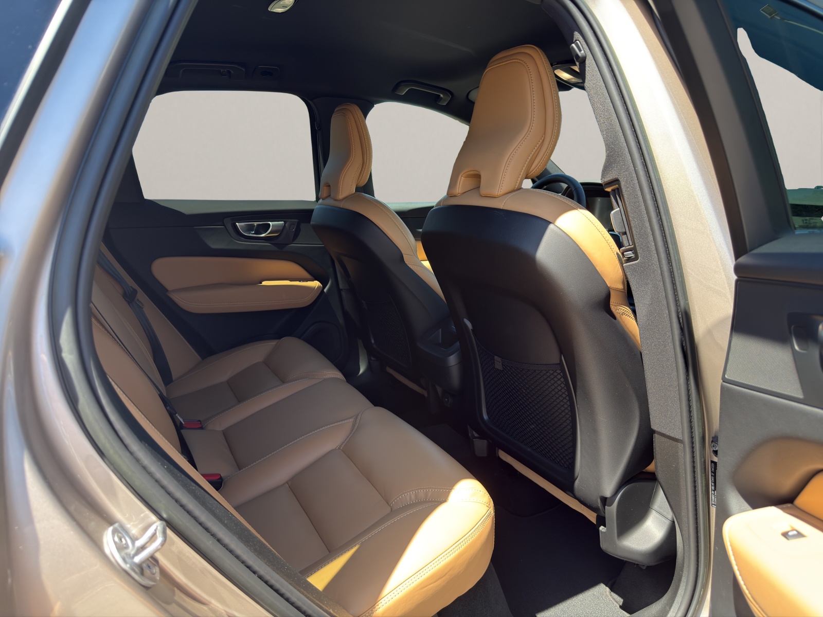 VOLVO XC60 2.0 B5 MH Plus Bright AWD-image-14