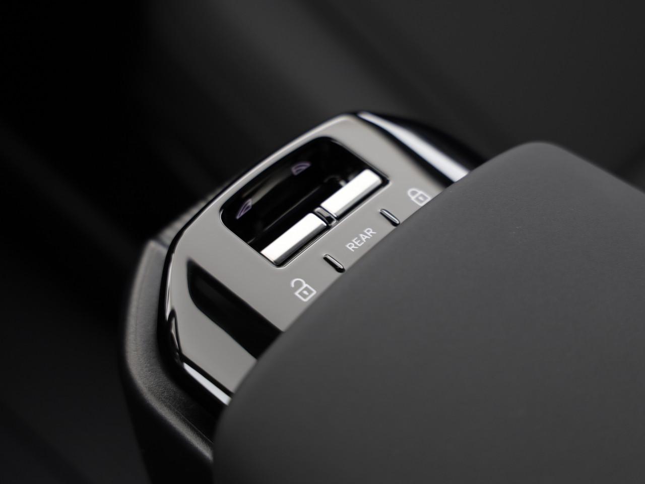 VOLVO EX30 E60 Twin Ultra Performance Sw. Black Ed. AWD-image-19
