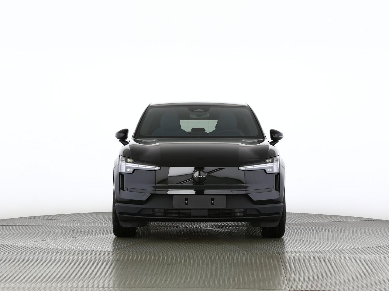 VOLVO EX30 E60 Twin Ultra Performance Sw. Black Ed. AWD-image-4