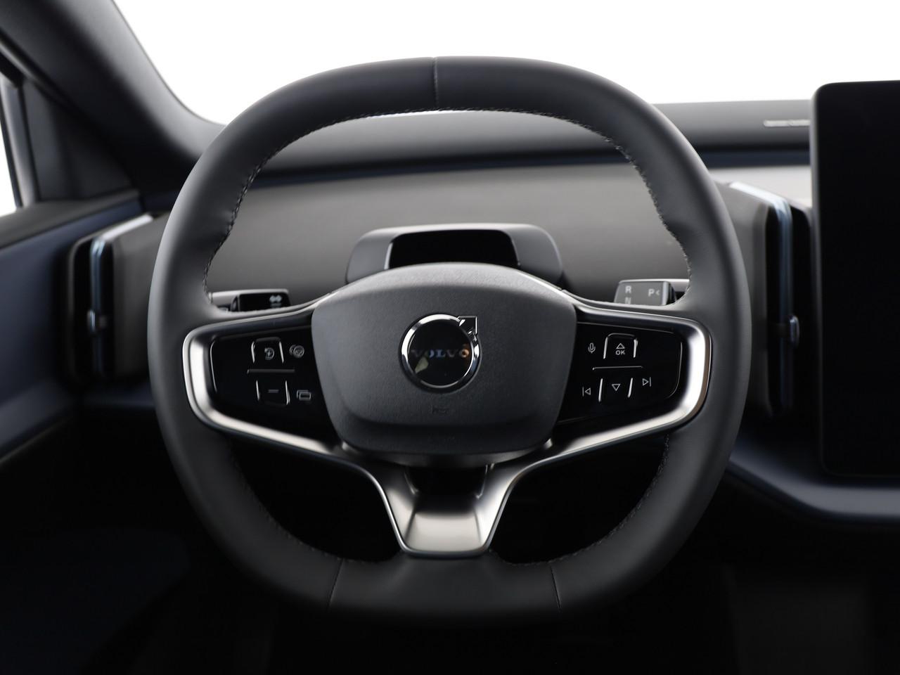 VOLVO EX30 E60 Twin Ultra Performance Sw. Black Ed. AWD-image-11