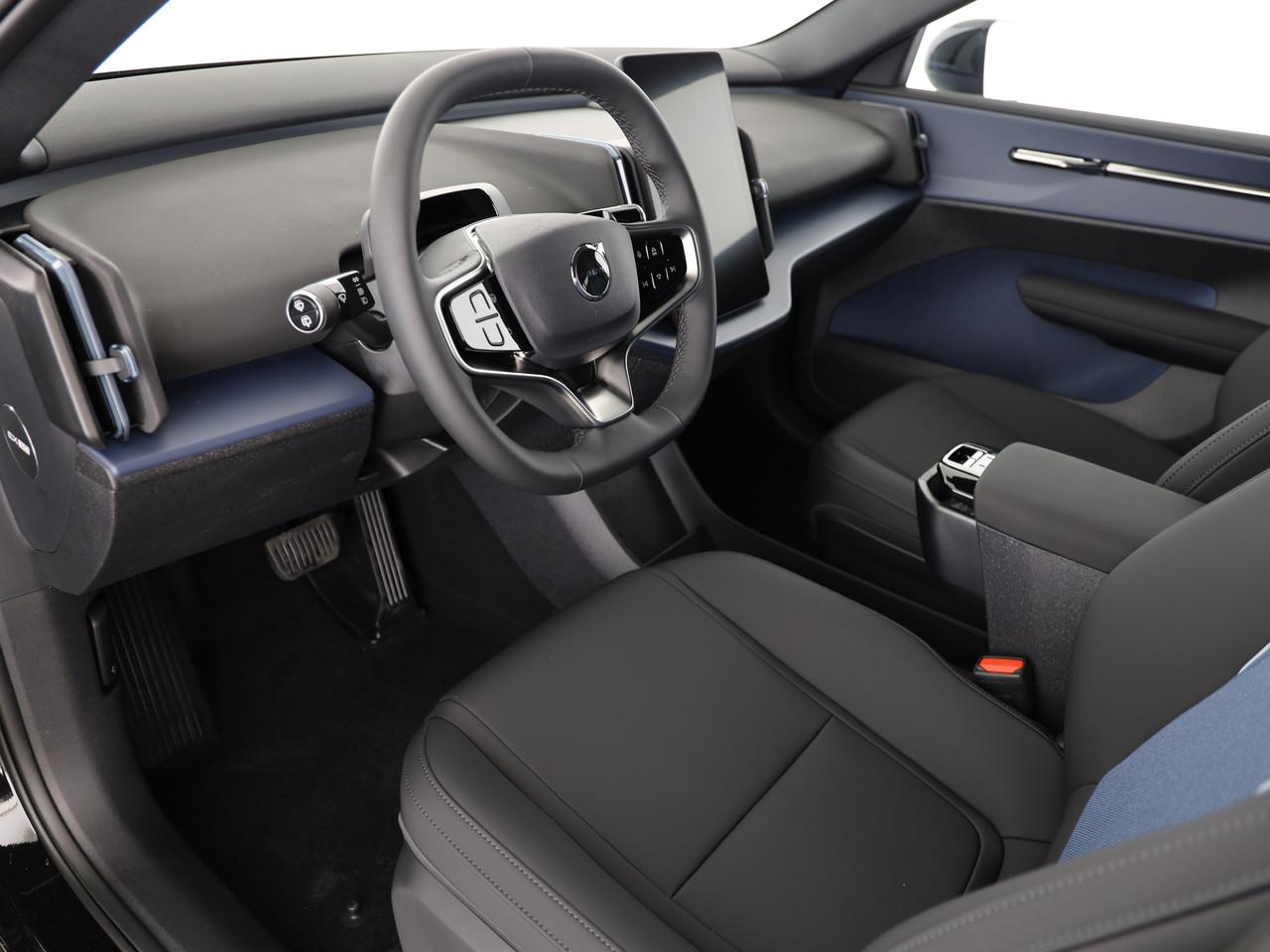 VOLVO EX30 E60 Twin Ultra Performance Sw. Black Ed. AWD-image-6